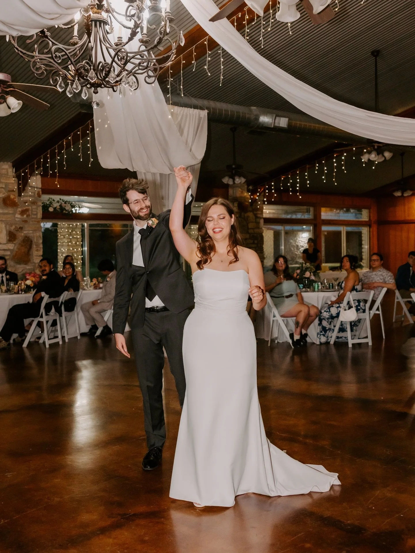 Abi looking truly SNATCHED *chefs kiss*💋

#dallasalterations #weddingalterations #alterations #sewing