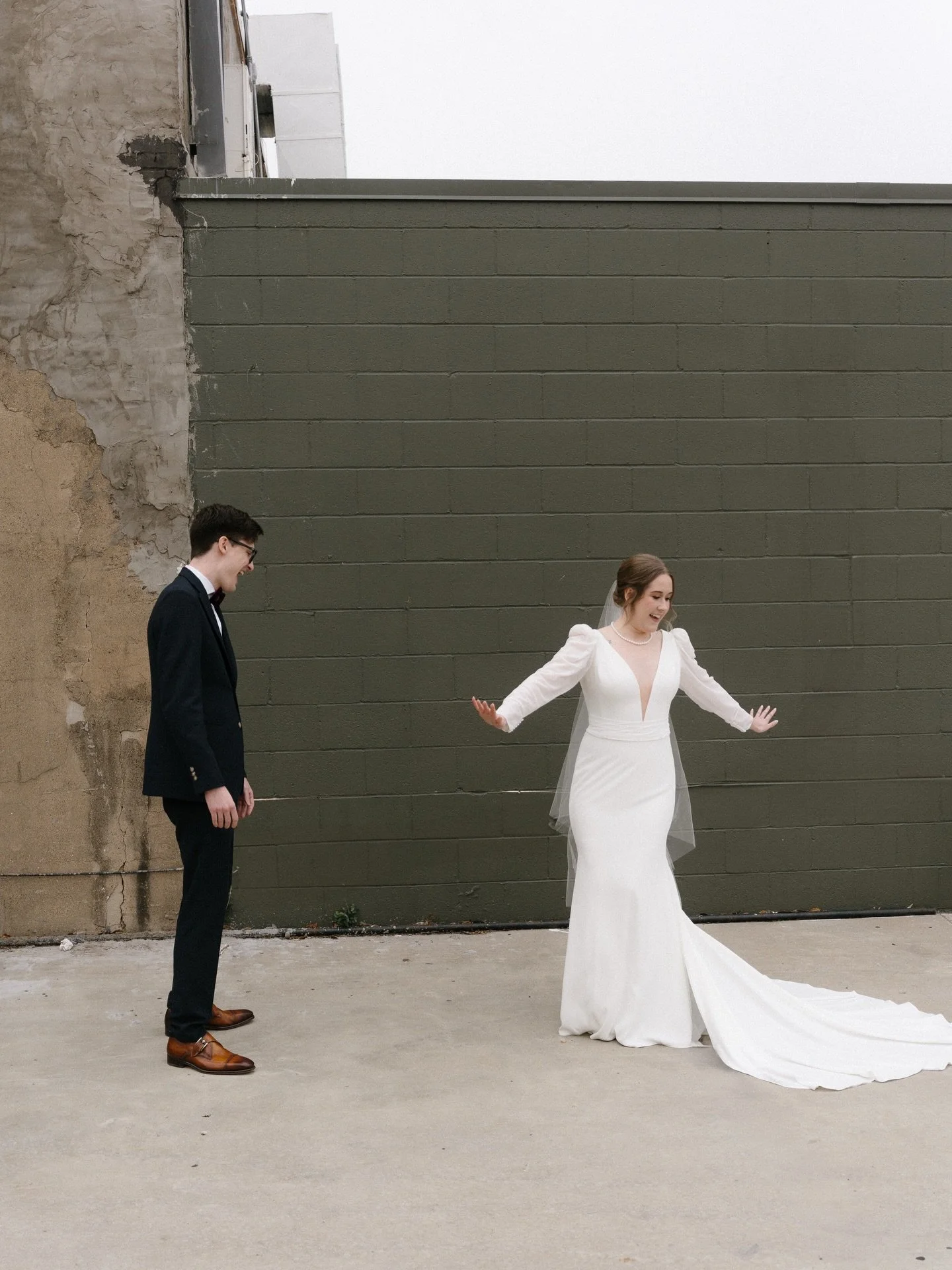 &ldquo;Look at my pretty dress!&rdquo; is what I want every bride to say when I&rsquo;ve worked some magic.

Thank you for working with me @dardentayy !! It was a joy! 

Peep the final photo for a &ldquo;before&rdquo; pic

PC @mayandsonsphotocinema