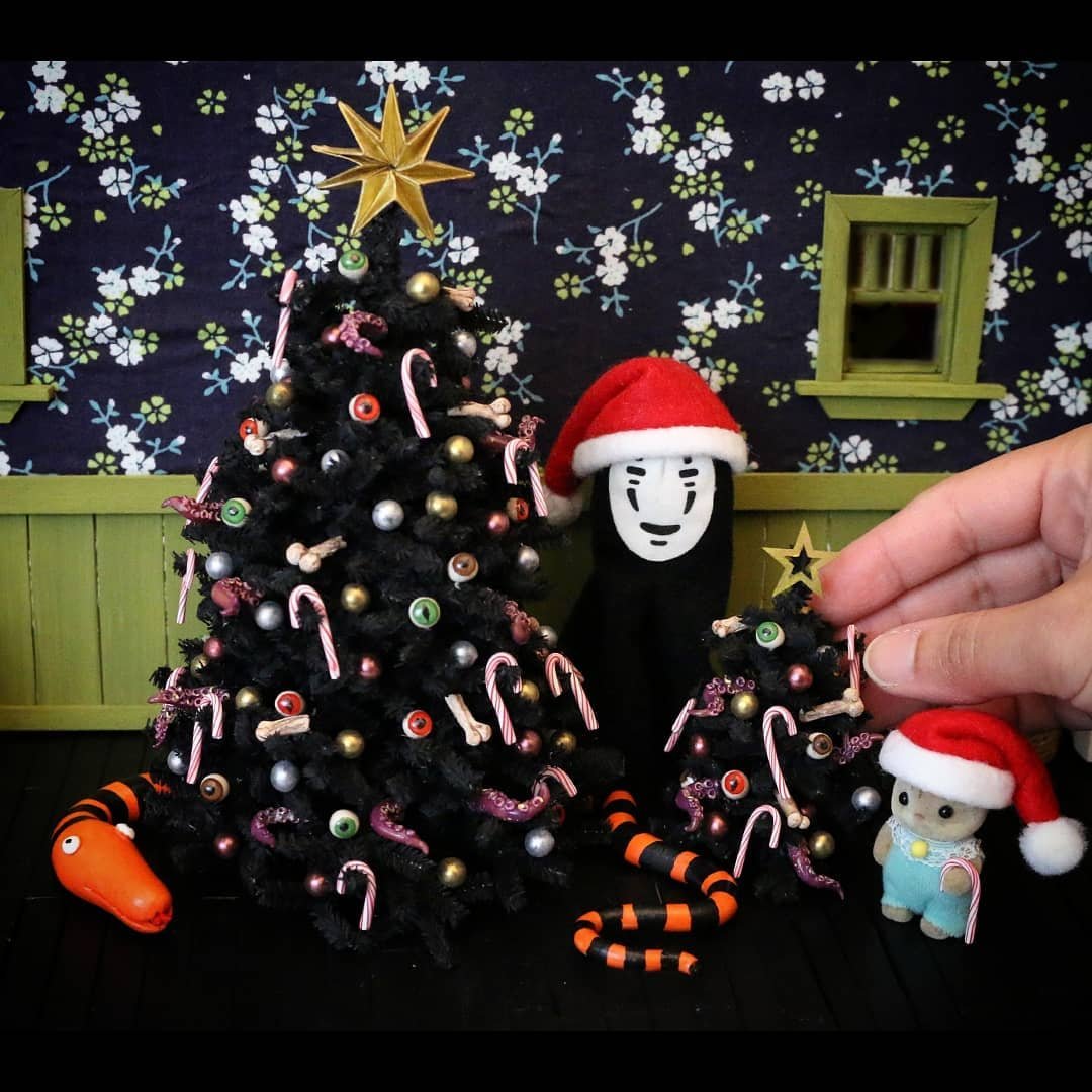 Burton and No Face couldn't agree on how big this year's Creepy Christmas Tree should, so they compromised and bought each of their picks from the Creepy ChristmasTree farm. The larger tree is made up of over 144 individual branches as well as orname
