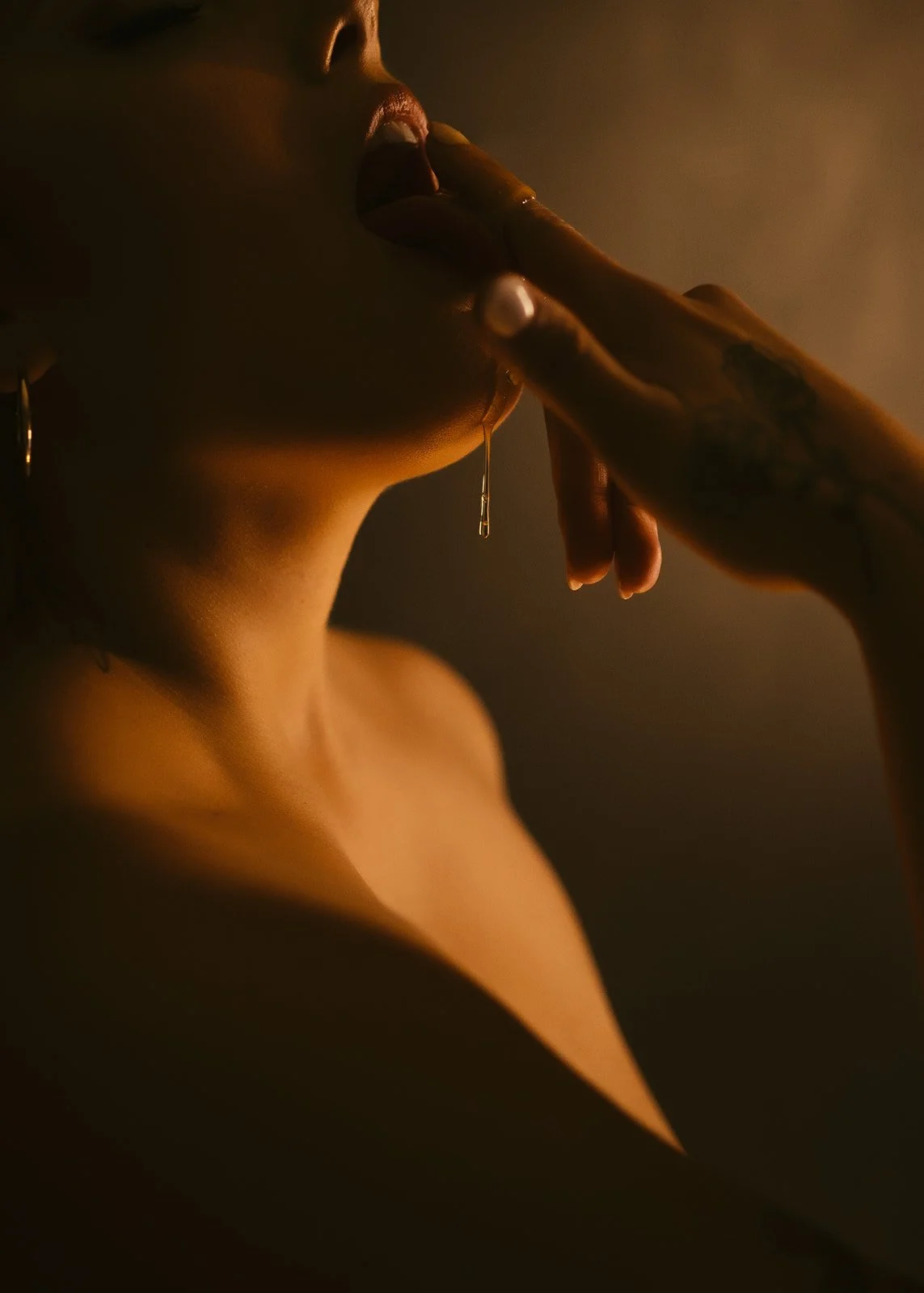 honey boudoir, seattle boudoir studio, dark and moody photography, Washington photographer