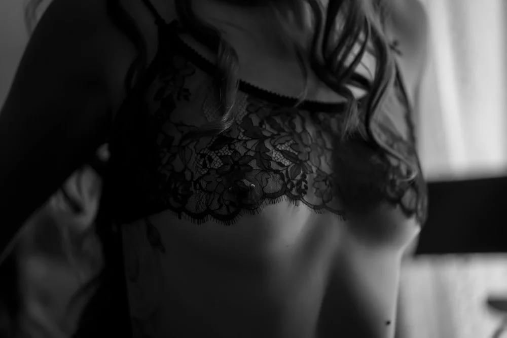 Timeless boudoir photography in Washington showcasing confidence in elegant lingerie