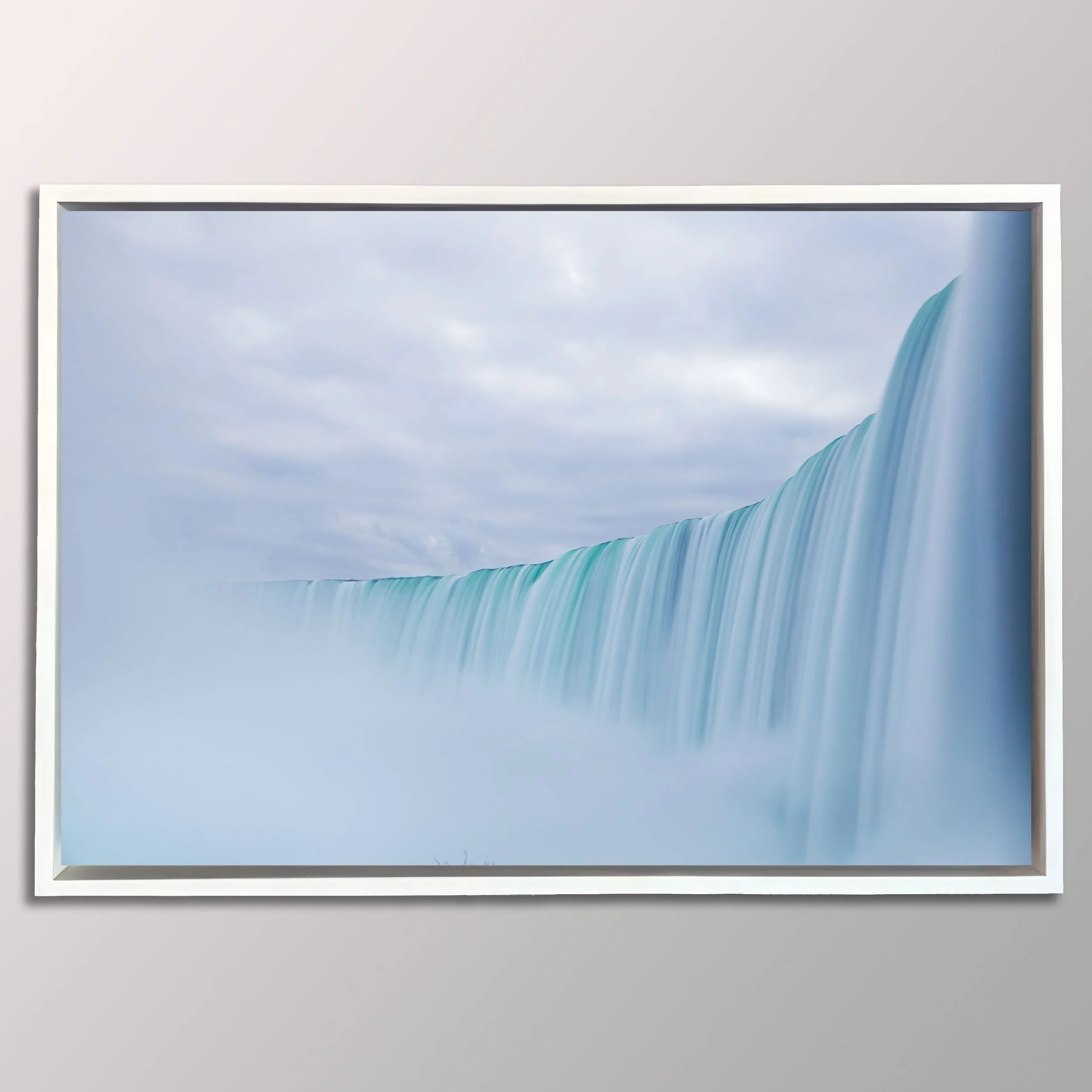 niagara falls close up whtie.jpg