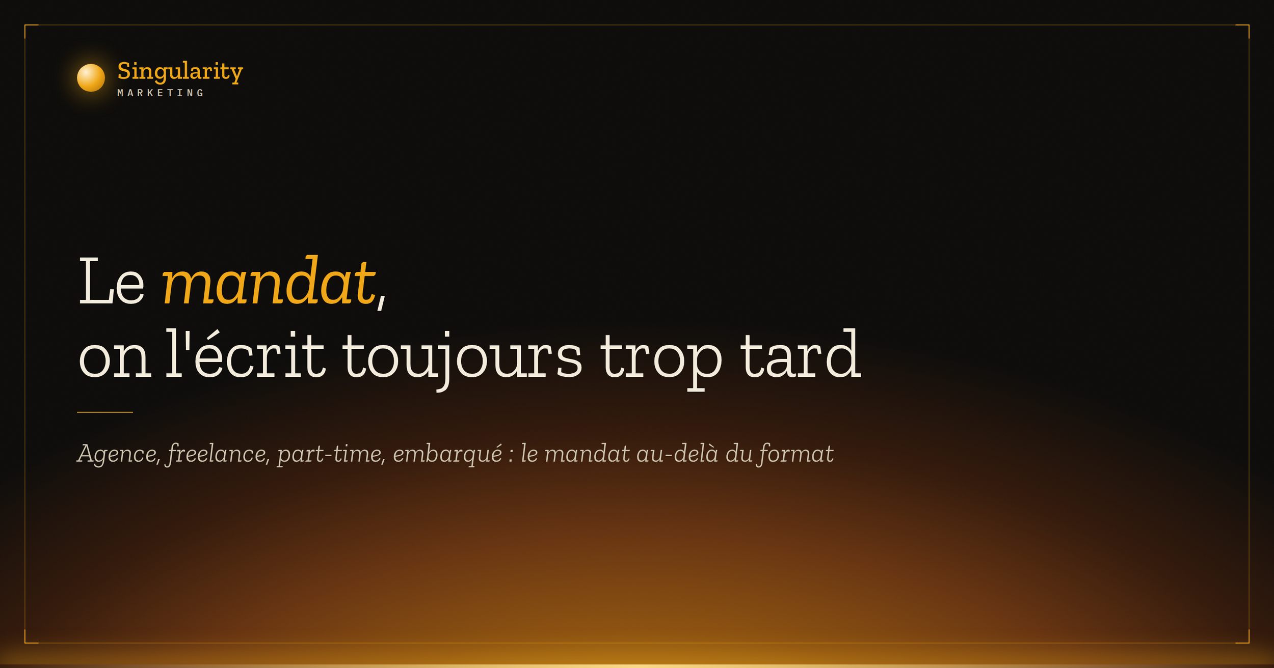 Texte en français sur une image noire avec un dégradé chaud, disant "Le mandat, on l'écrit toujours trop tard", un essai sur le Marketing et les modèles de collaboration écrit par Dominique Trémouille de Singularity Marketing