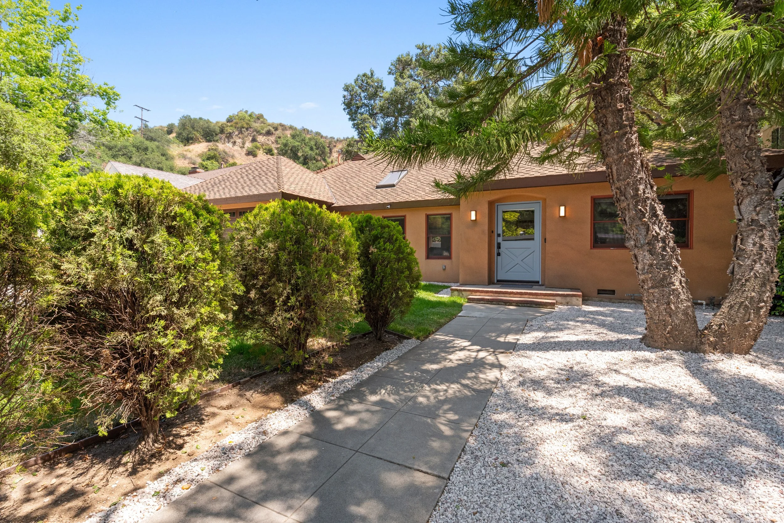 2516 E Glenoaks Blvd-47.jpg