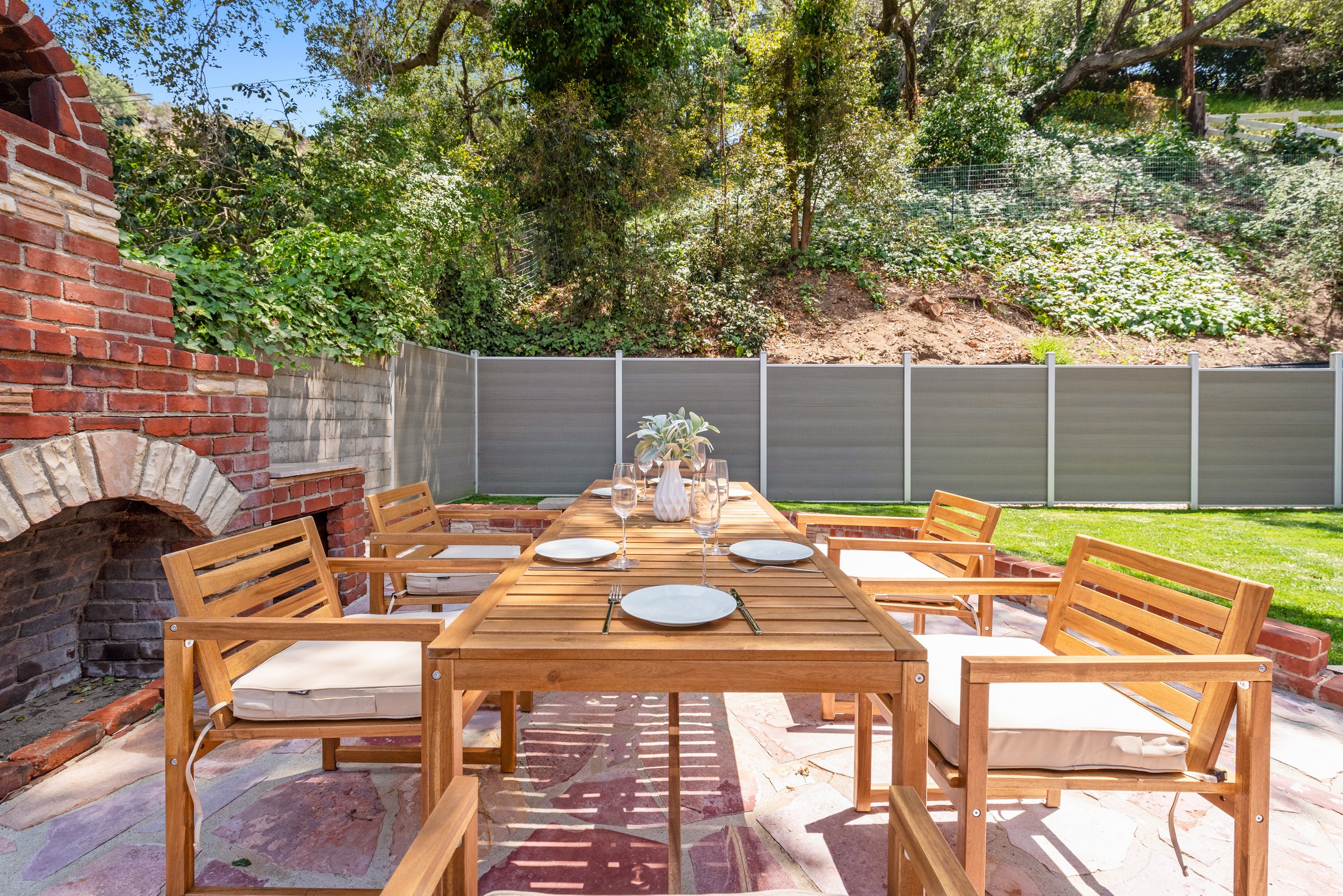 2516 E Glenoaks Blvd-40.jpg