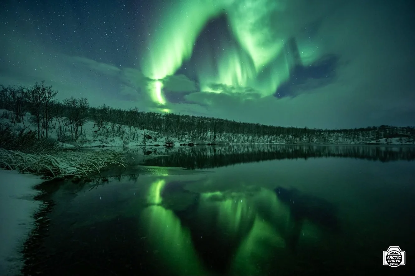 19th of October
Low pressure systems and almost endless clouds continue on the coastal are of Troms&oslash;, so far East we go... ✈️

Last night, once again, I headed inland to get the most stable clear sky. There were gaps and openings on the coast 
