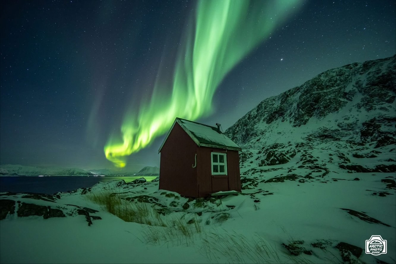 22nd of November
Troms&oslash; &amp; Lyngen Alps Photo Tour - The end 🌪️

Last Saturday has been a dreamy day, from incredible pinky skies earlier in the morning, to the fascinating blue hour, and the Northern Lights in the evening. 
A very long day