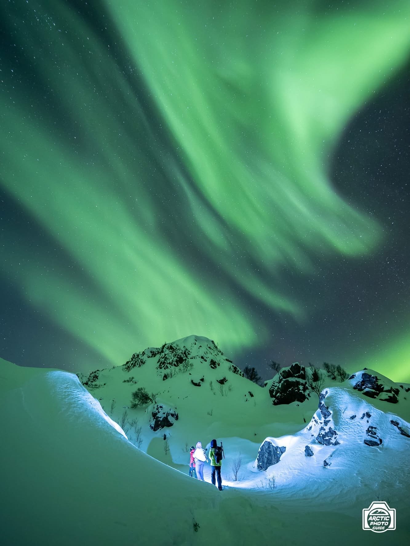 My Northern Lights Expedition: hiking under the Aurora to quiet and picturesque locations 🔥

Last Saturday, November 22nd, I finally managed to go to this incredible area with some guests, after having been going there only by myself before.
The joy