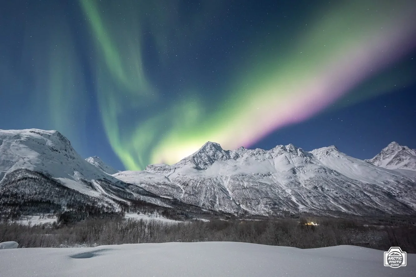 1st of December
A private tour under (almost) full moon, full winter wonderland and full-on northern lights ⚡️

These guests were from central Australia, a hot, dry and dusty land.
I took them to a completely different experience eh eh 😁
The lights 