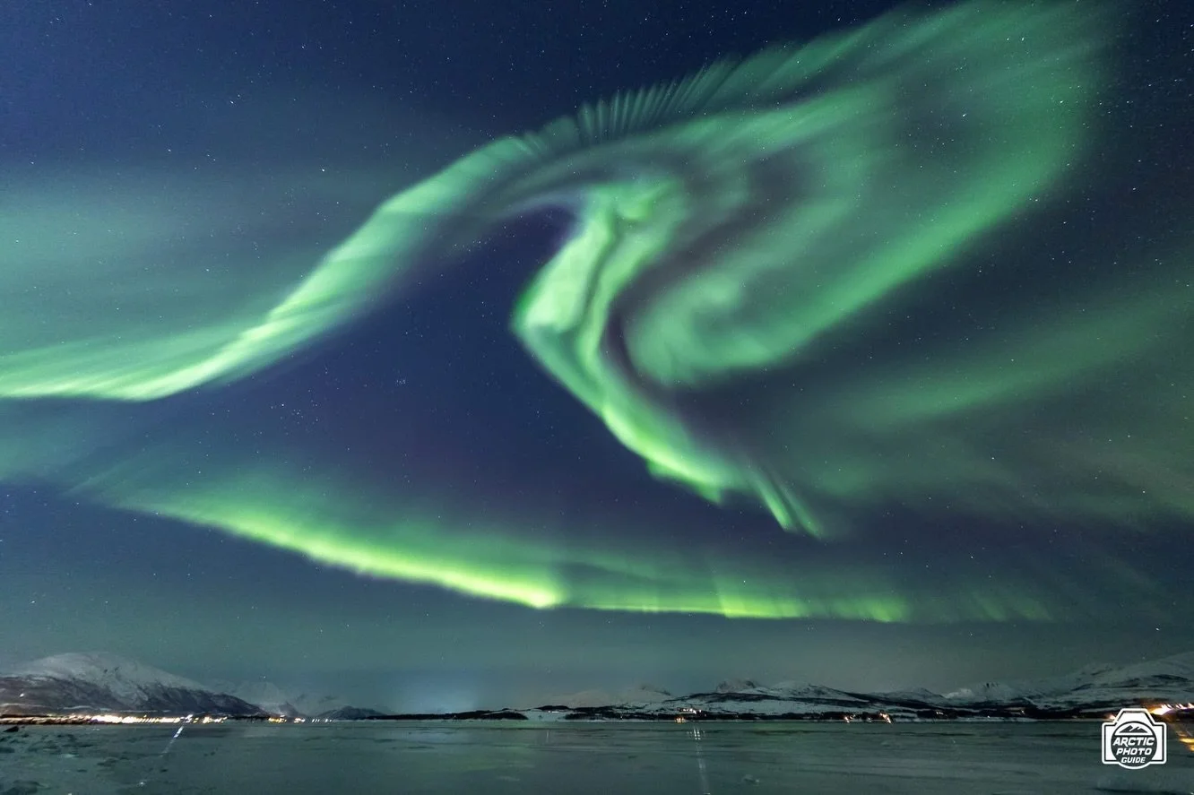 11th of December
Once again clear sky around Troms&oslash;, once again massive Northern Lights... last week has truly given us some treats, in between harder times!

This has actually been my shortest tour ever in my career.
Picked up at 18:30, and d