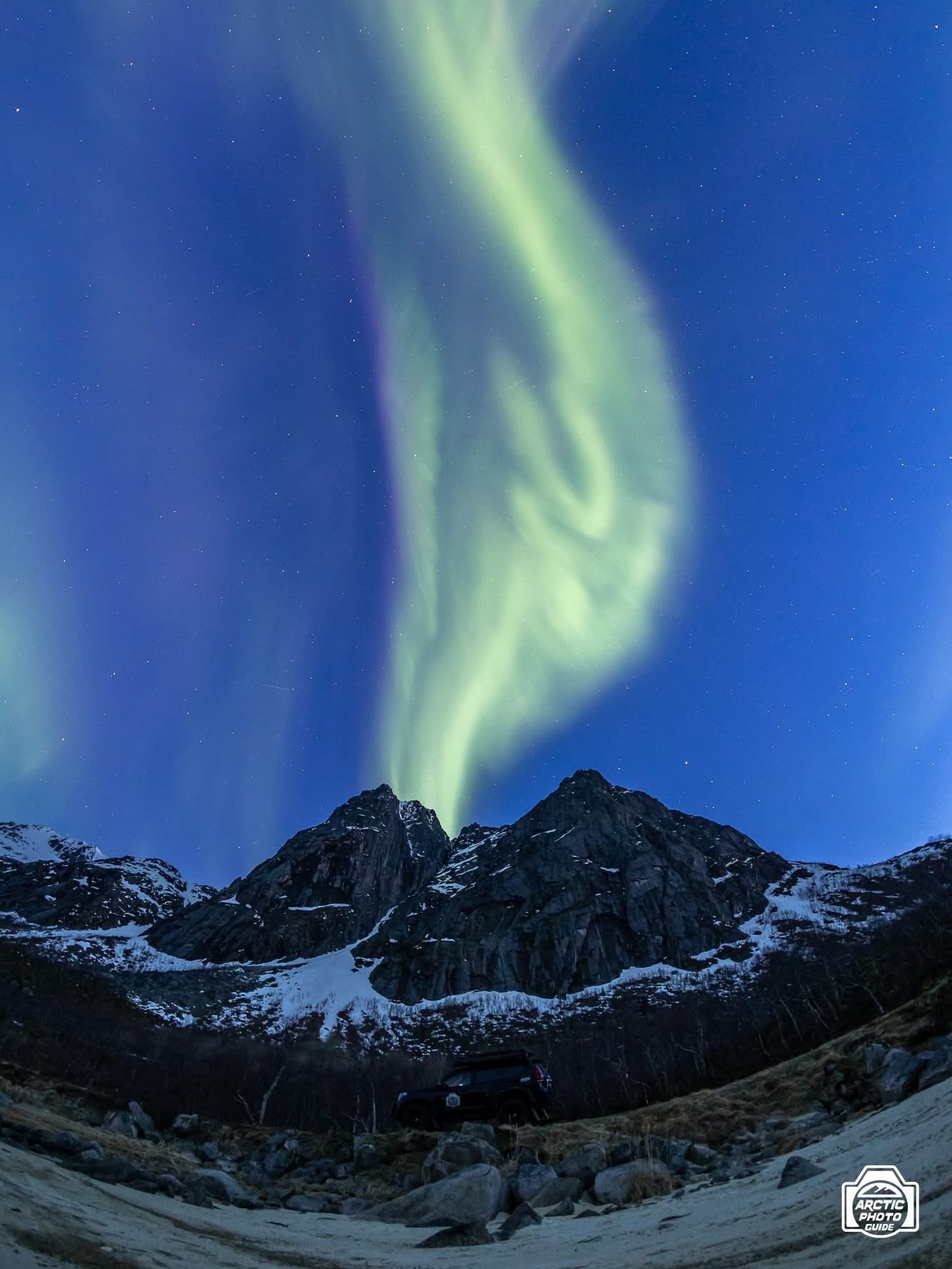 Some more shots, this time vertical ones, from the last tour I did a few weeks ago! 

Would you also like to get a chance of taking photos from this location? 
Join me next winter, all my tours are now available on my website arcticphotoguide.com 😎
