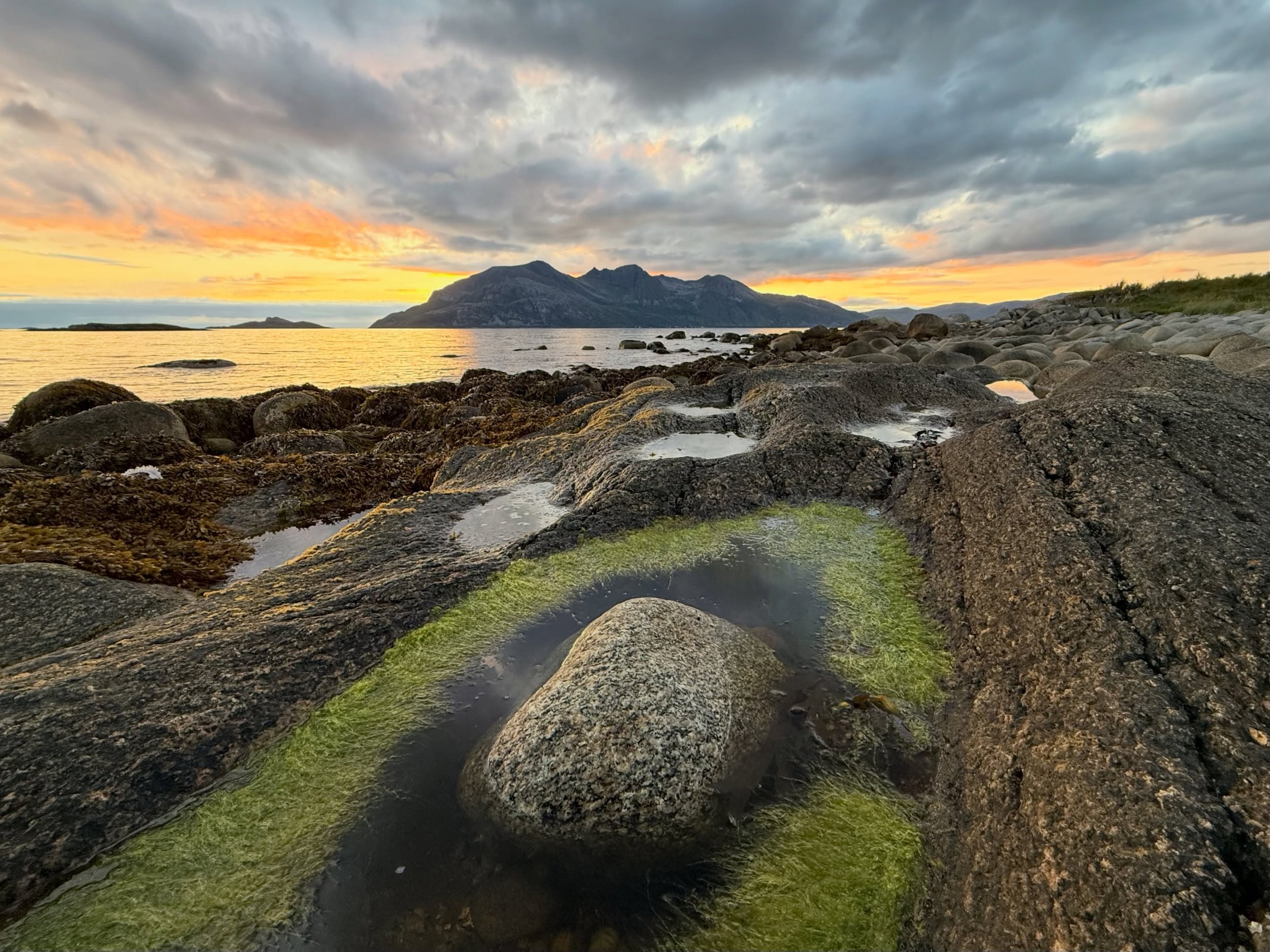 Midnight sun, a long gone friend ☀️

July 21st marks the last day when you can see the midnight sun in Troms&oslash;, and on such a super rainy and cloudy summer like the one we got this year, we were lucky to have decent weather on that day at least