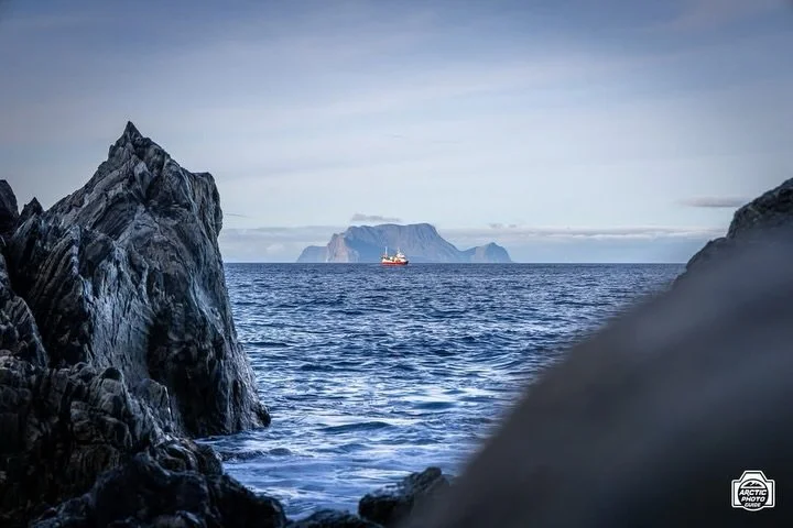 30th of September
Another private hike to Lyngen Alps! 🌄

On Wednesday I took a guest on a easy hike to a remote lighthouse, which I am particularly affectionate to!
The first time I ever been there years ago, I went all alone by myself under some c