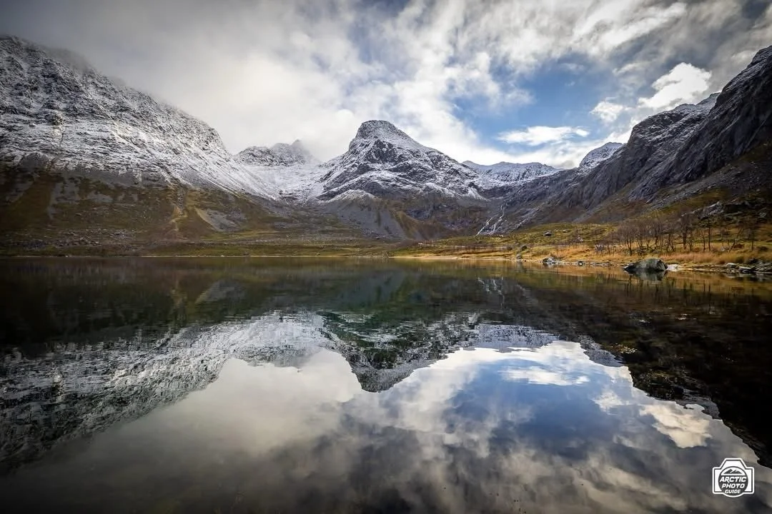 9th of October
Winter is coming!! ❄️

Last Friday I did an Arctic Landscapes Photo Tour with a family who did my Northern Lights Expedition a couple of days before, and what to say...look at the photos!

Fantastic light, fresh snow on the mountains, 