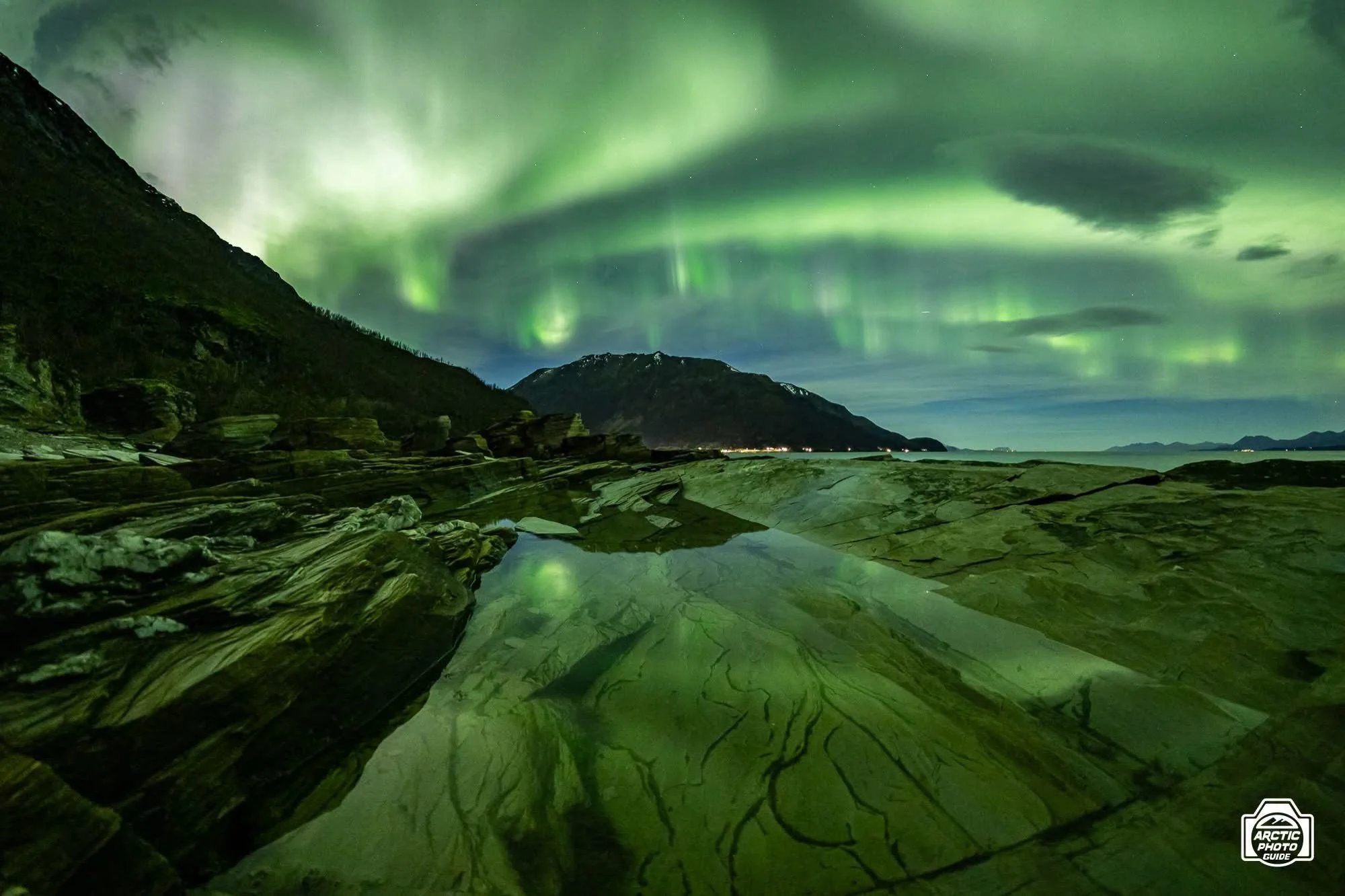 22nd of October
Third night in a row with massive Northern Lights! 🔥

Thursday evening, I headed with my group to a very cool area, featuring super nice rock formations. 
The sky was meant to be mostly clear all over the region, just some high cloud