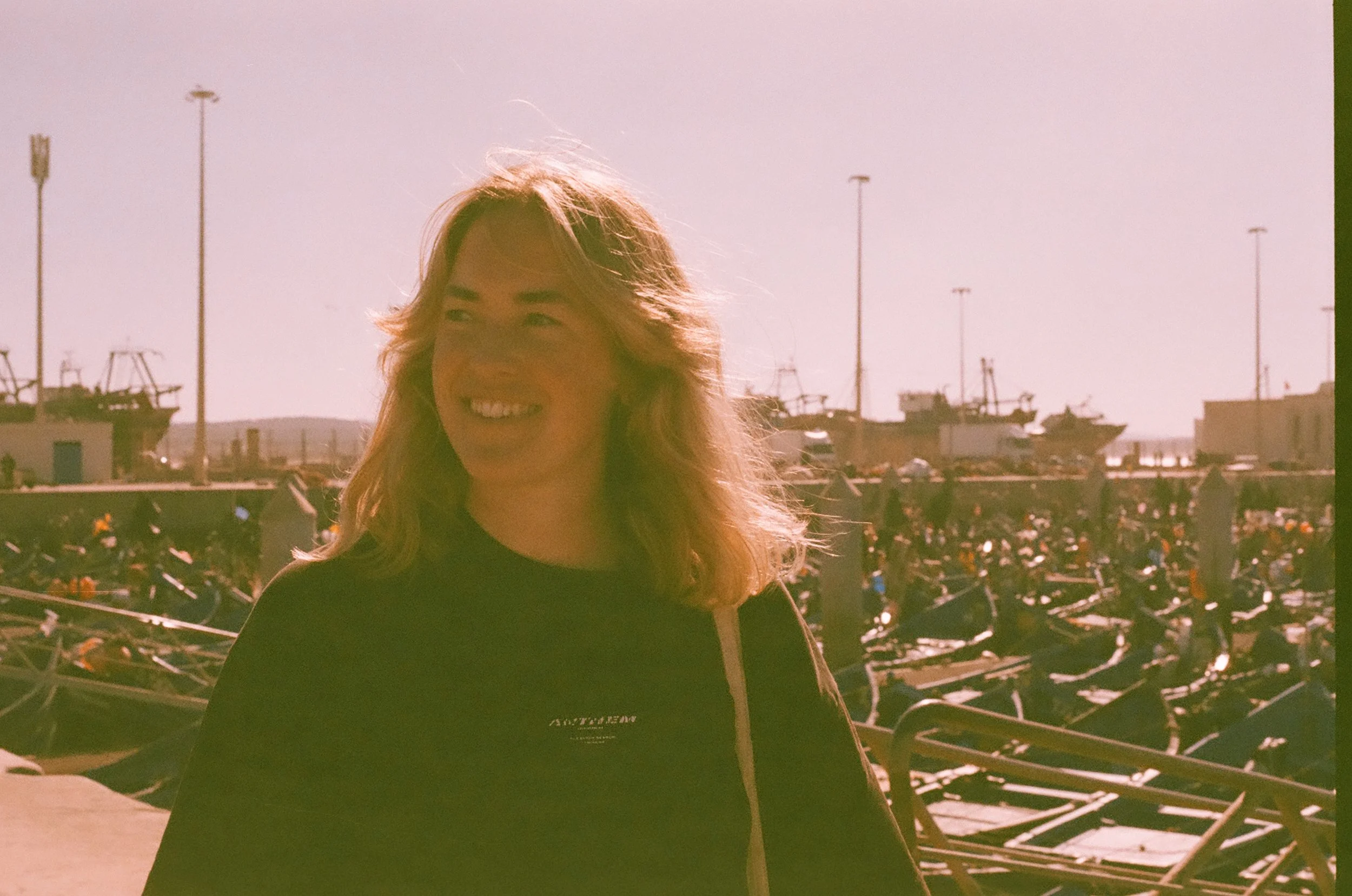 Mer by the port of a million ships