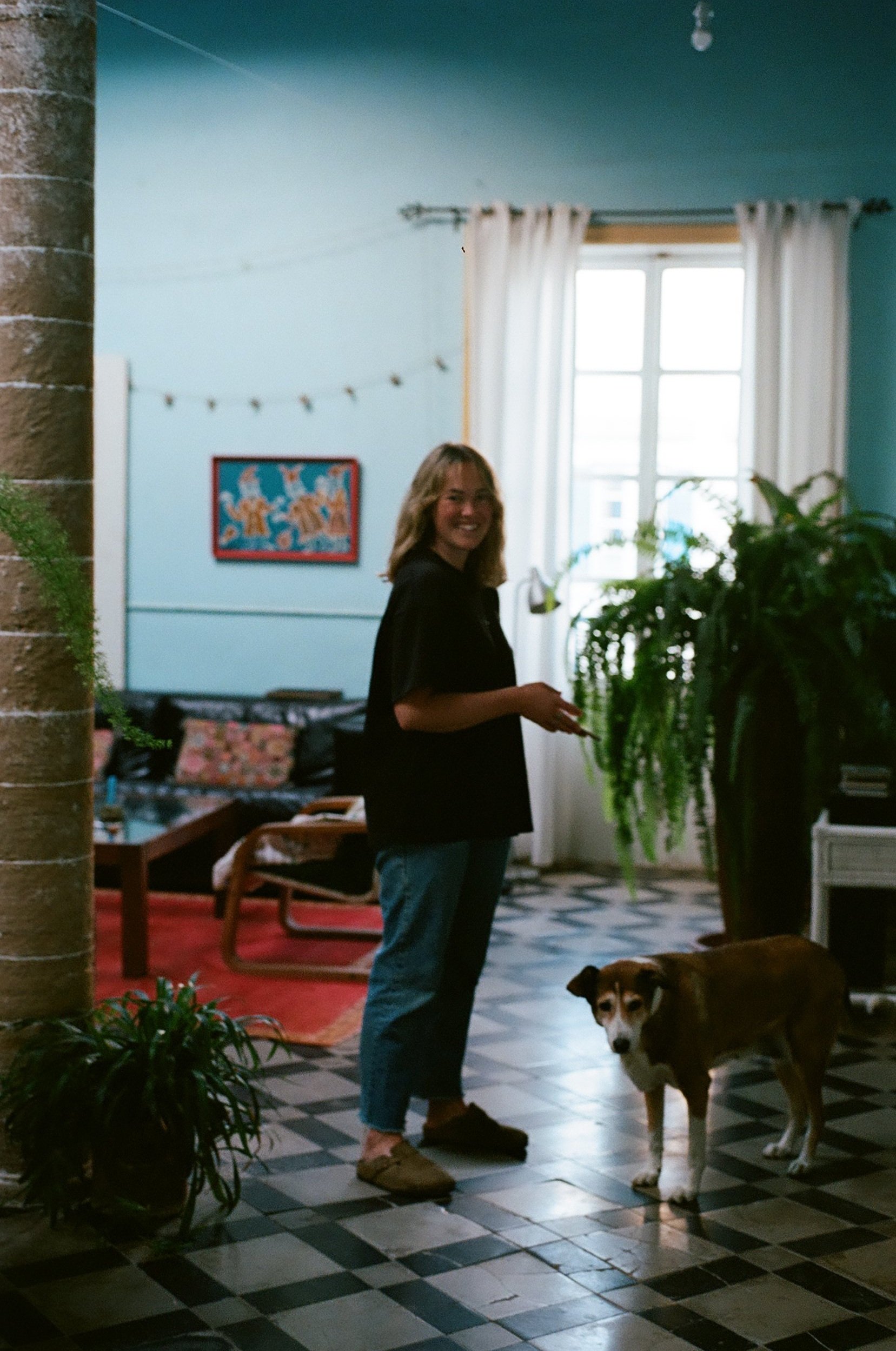 Mer started to dog sit and I stayed with her that night in this Italian lady's apartment. We felt so rich in such a beautiful space. I made mint tea and we ate chocolate in bed and watched a movie and fell asleep. 