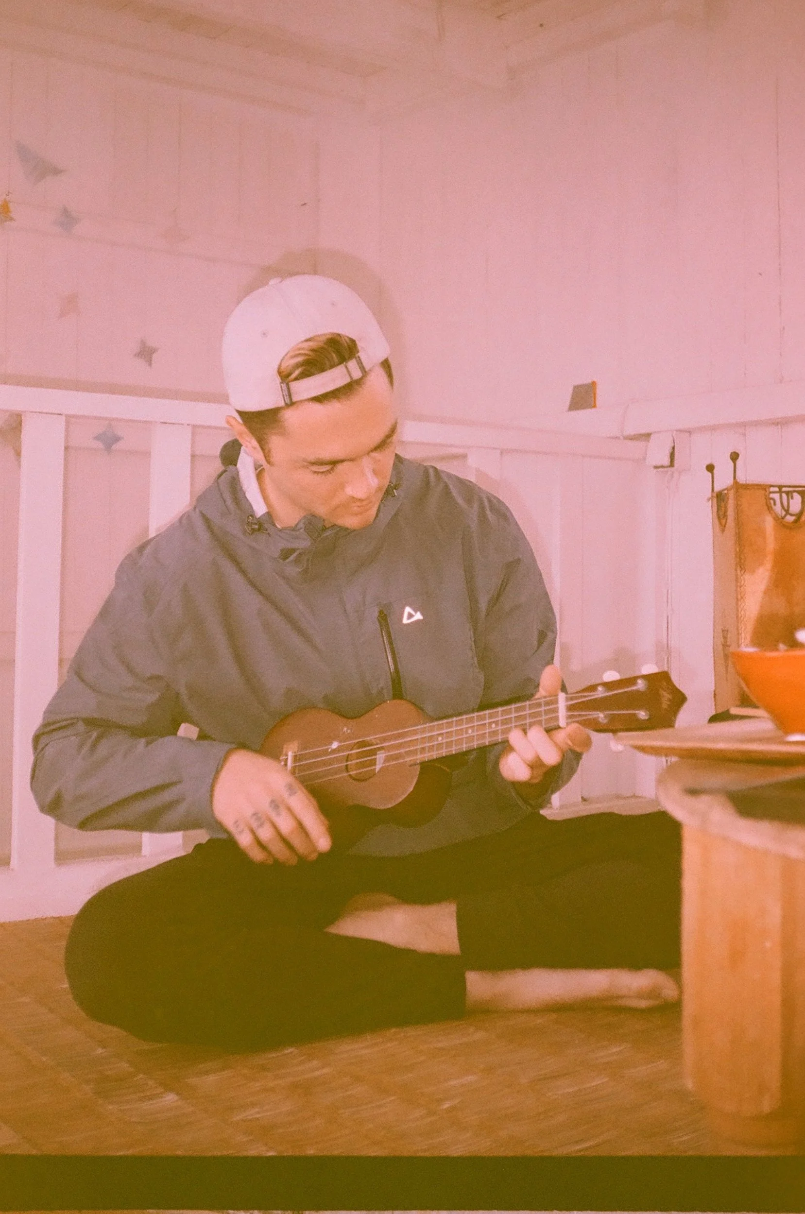 Dono - I met him first in Granada, and he helped me in the night I was afraid - that next day we got Japanese food, and I made new friends in the hostel and somehow everything is right in the world again. I feel lucky and happy to smell the ocean. Do