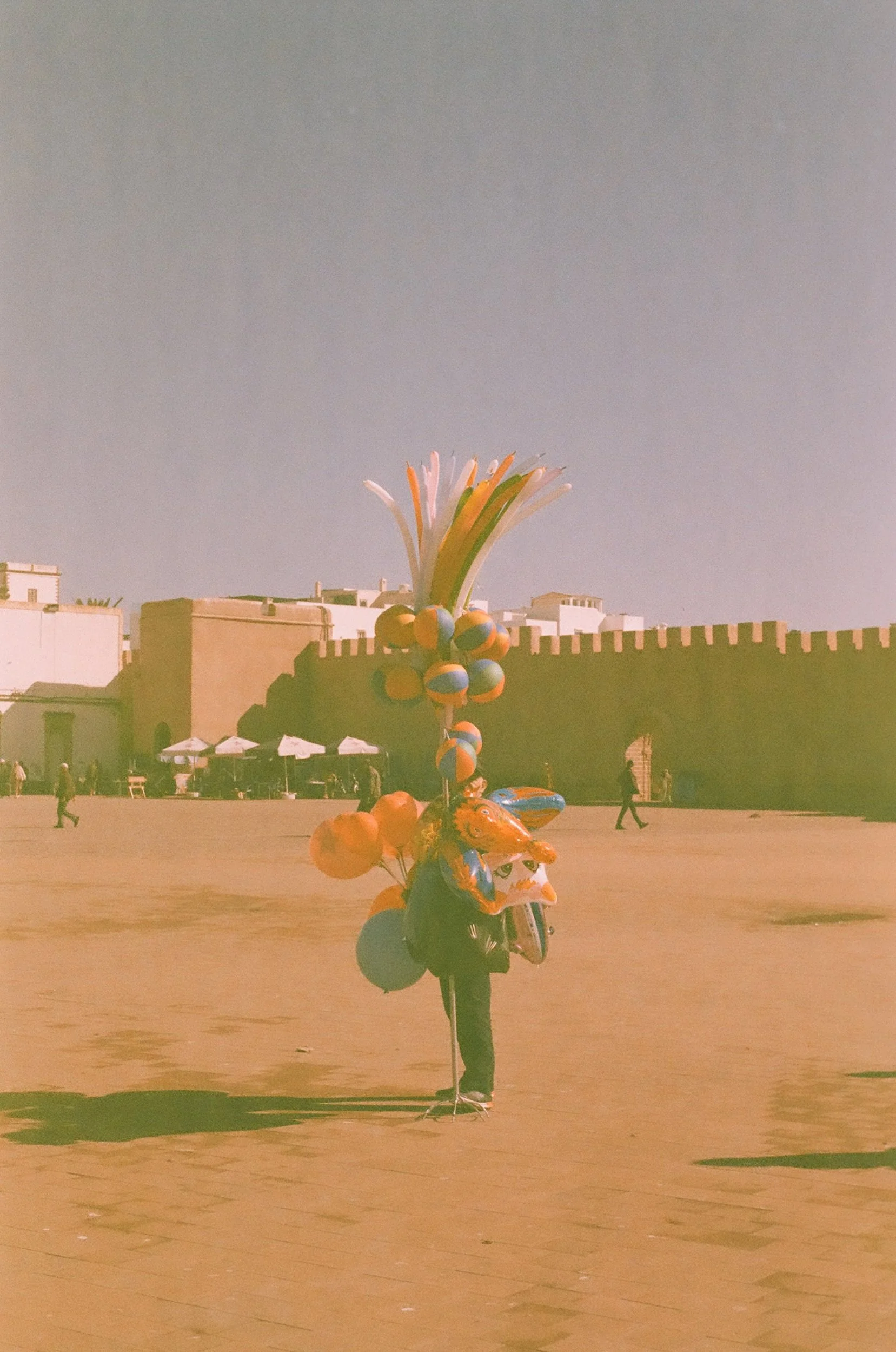 I take 12 hours of busses and arrive in the night to Essouira, a hippie fishing village on the west coast of Morocco. Transferring in Casablanca in the night felt very dangerous, it was dark and there were only men and many of them were yelling at me