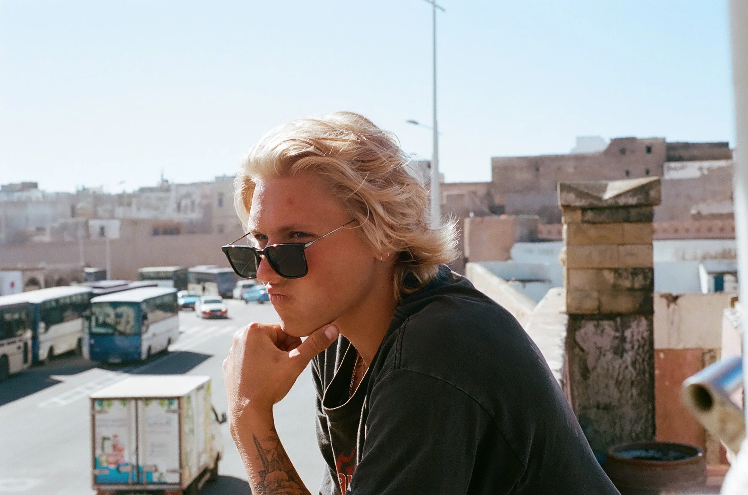 I find a group to head with to Marrakesh. Maxx, our friend Jono, and two others we find that day; enough to get a small taxi together. We get coffee before heading off. 