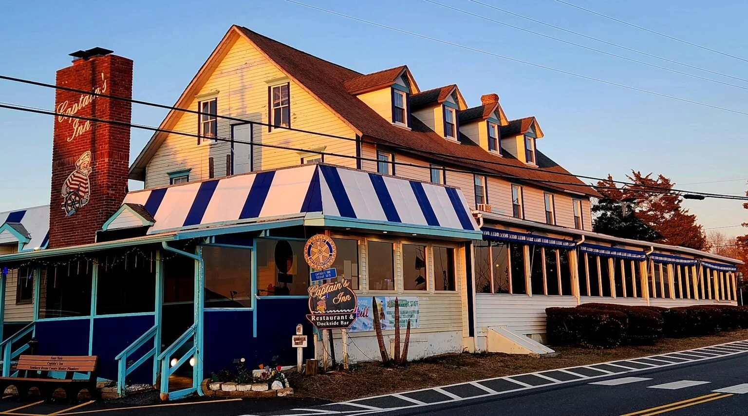 Captain's Inn & Tiki Bar | Forked River Waterfront Dining
