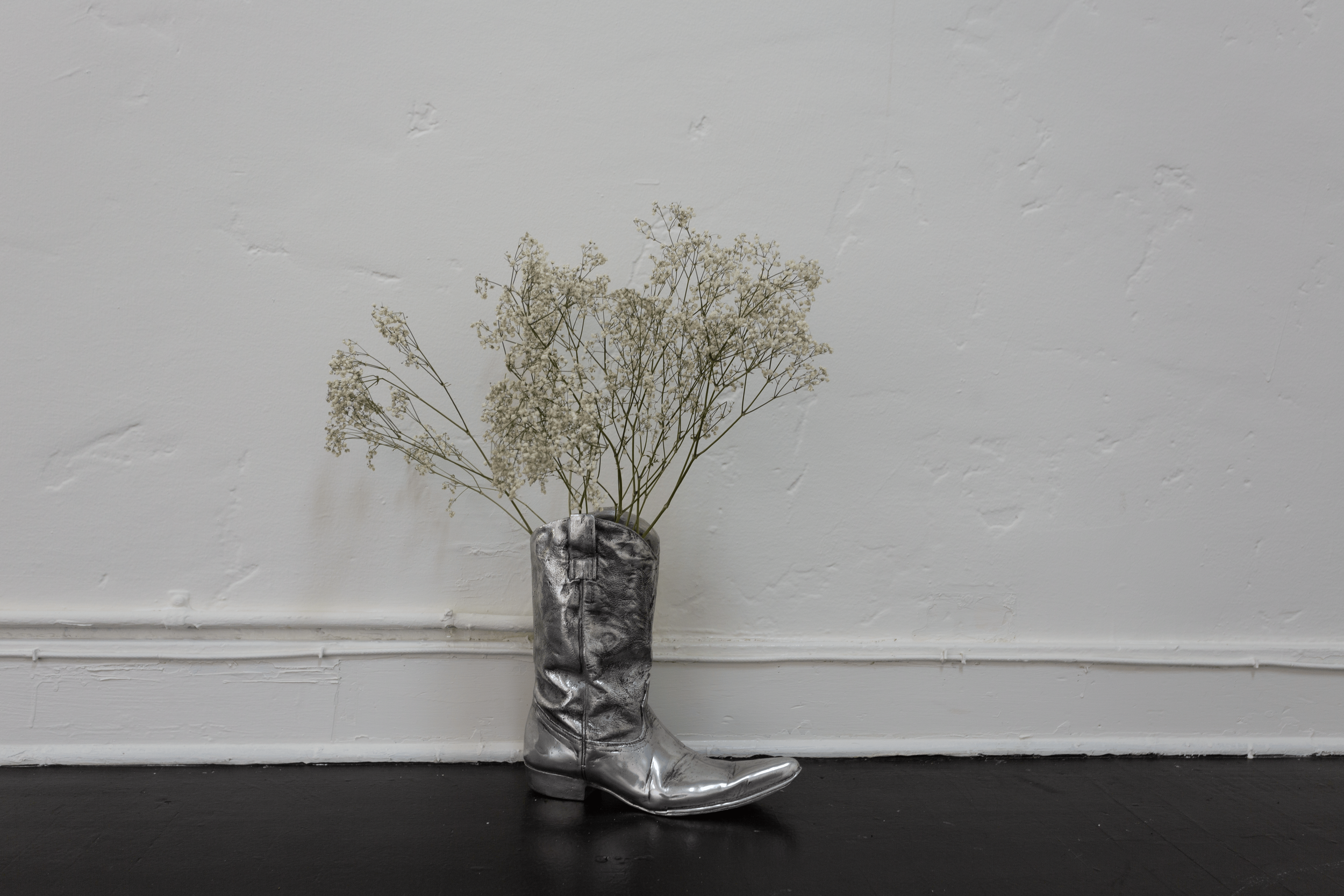 severin-hallauer-new-skies-induction-gallery-los-angeles-2026-installation-view-00045.png