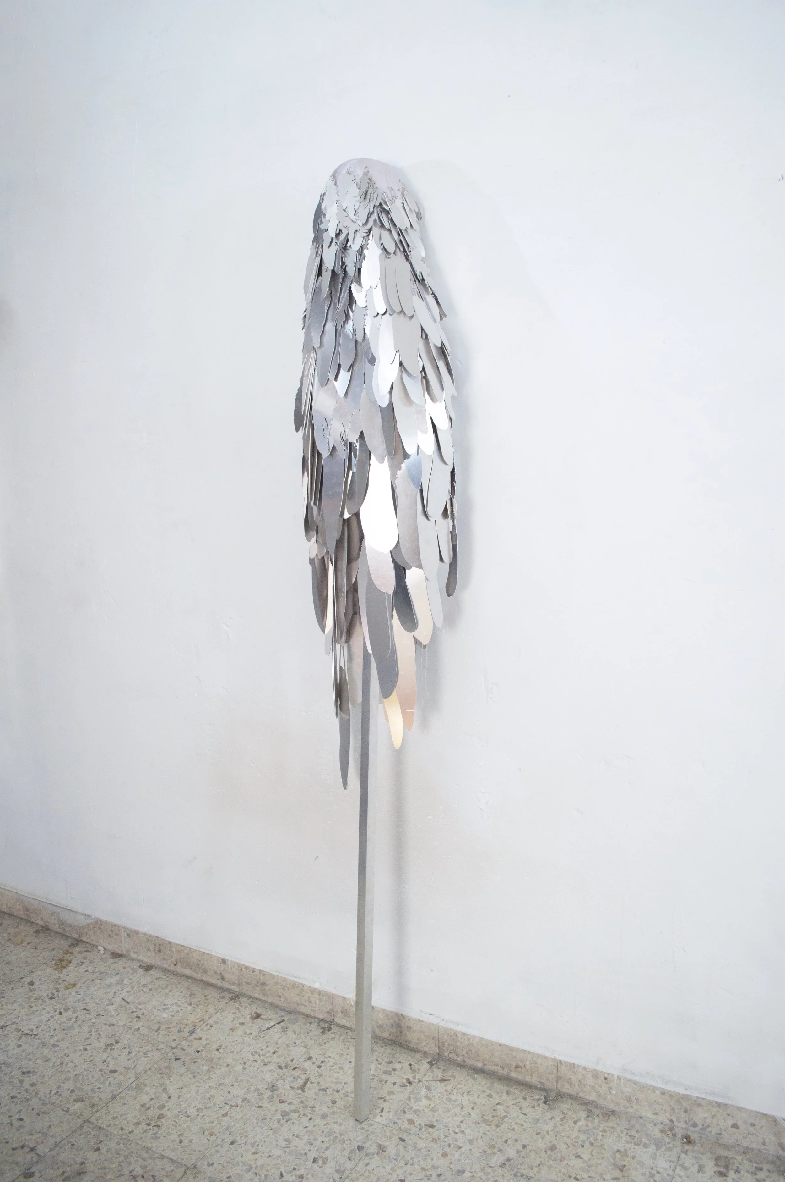 Severin Hallauer, Armour (Leftovers of Salvation), life-sized sculpture composed of aluminium feathers inspired by grey heron plumage. Contemporary sculpture exploring protection, migration, vulnerability, and the promise of escape.