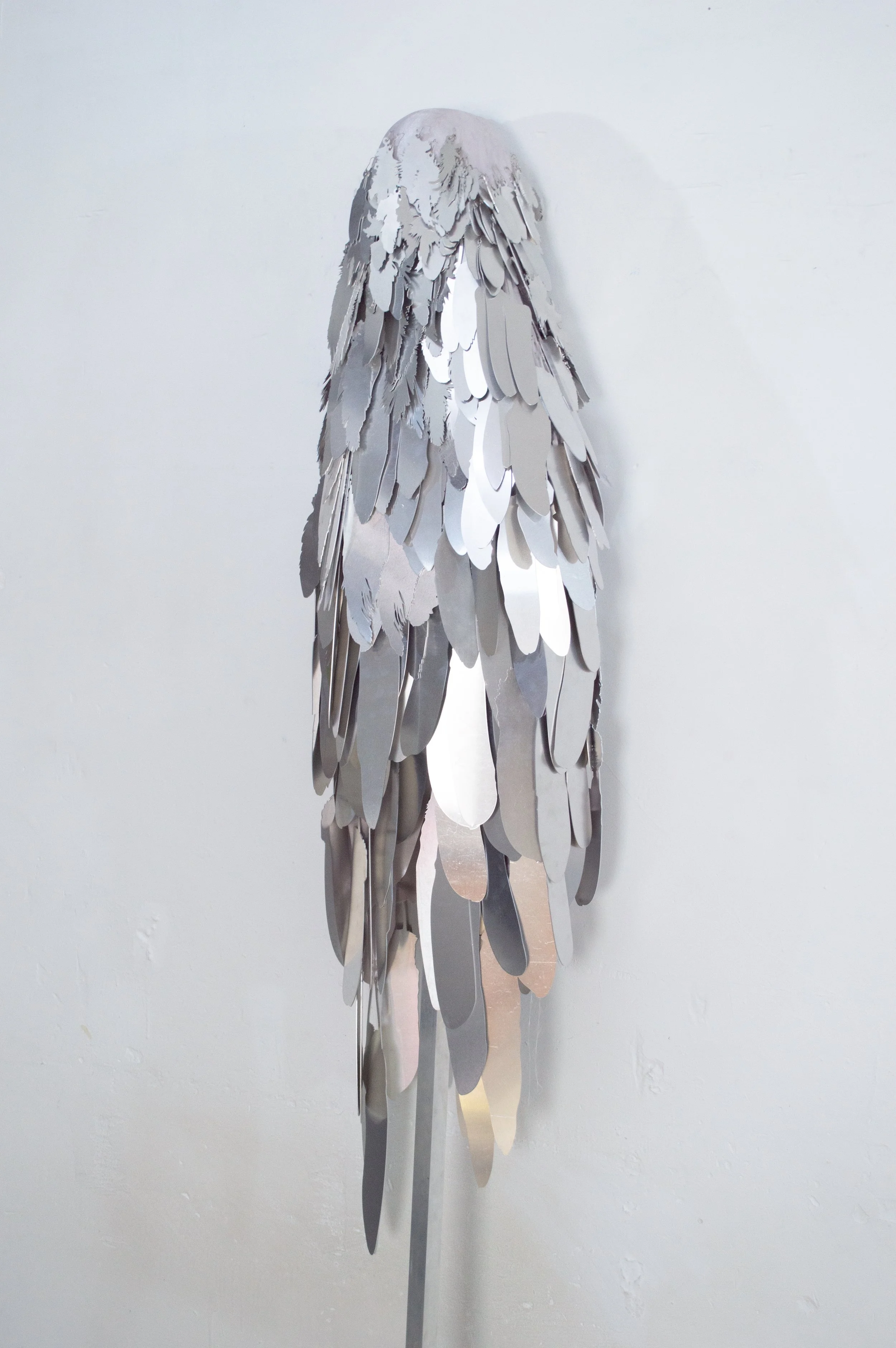 Severin Hallauer, Armour (Leftovers of Salvation), life-sized sculpture composed of aluminium feathers inspired by grey heron plumage. Contemporary sculpture exploring protection, migration, vulnerability, and the promise of escape.