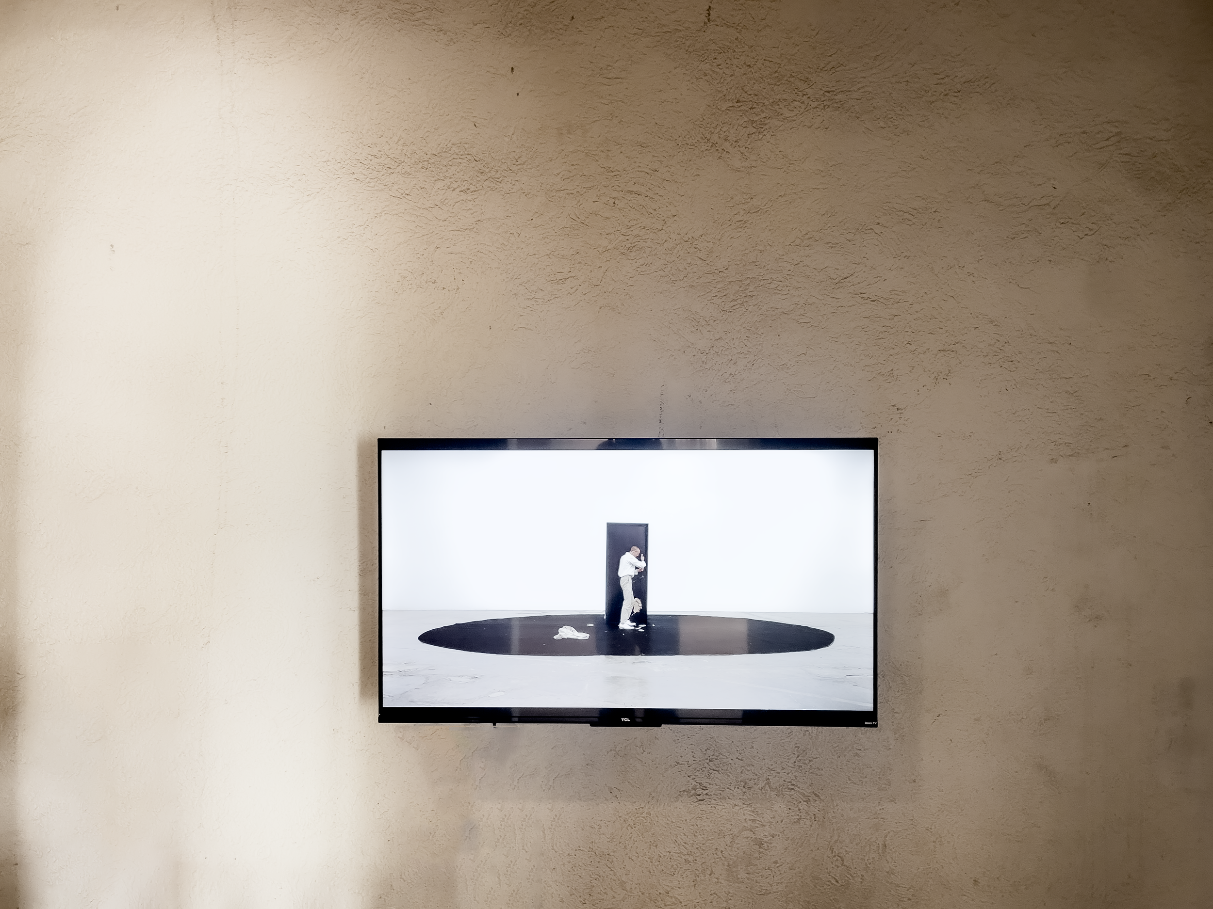 sacrificio - eros y mania | Severin Hallauer | video art

shown at Revuelta Queer House Gallery Mexico City 2023

SACRIFICIO - EROS Y MANIA 

2022
video performance loop, projected
11 min

SACRIFICIO - EROS Y MANIA is a piece from Hallauer's work cyc