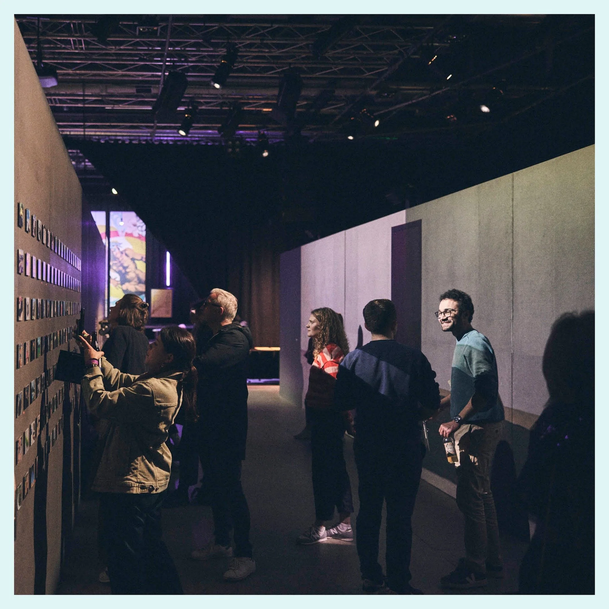 sacrificio - eros y mania | Severin Hallauer | video art

shown at Kunstpause Zug 2024

SACRIFICIO - EROS Y MANIA 

2022
video performance loop, projected
11 min

SACRIFICIO - EROS Y MANIA is a piece from Hallauer's work cycle, EROS Y AMBIGÜEDAD, whe