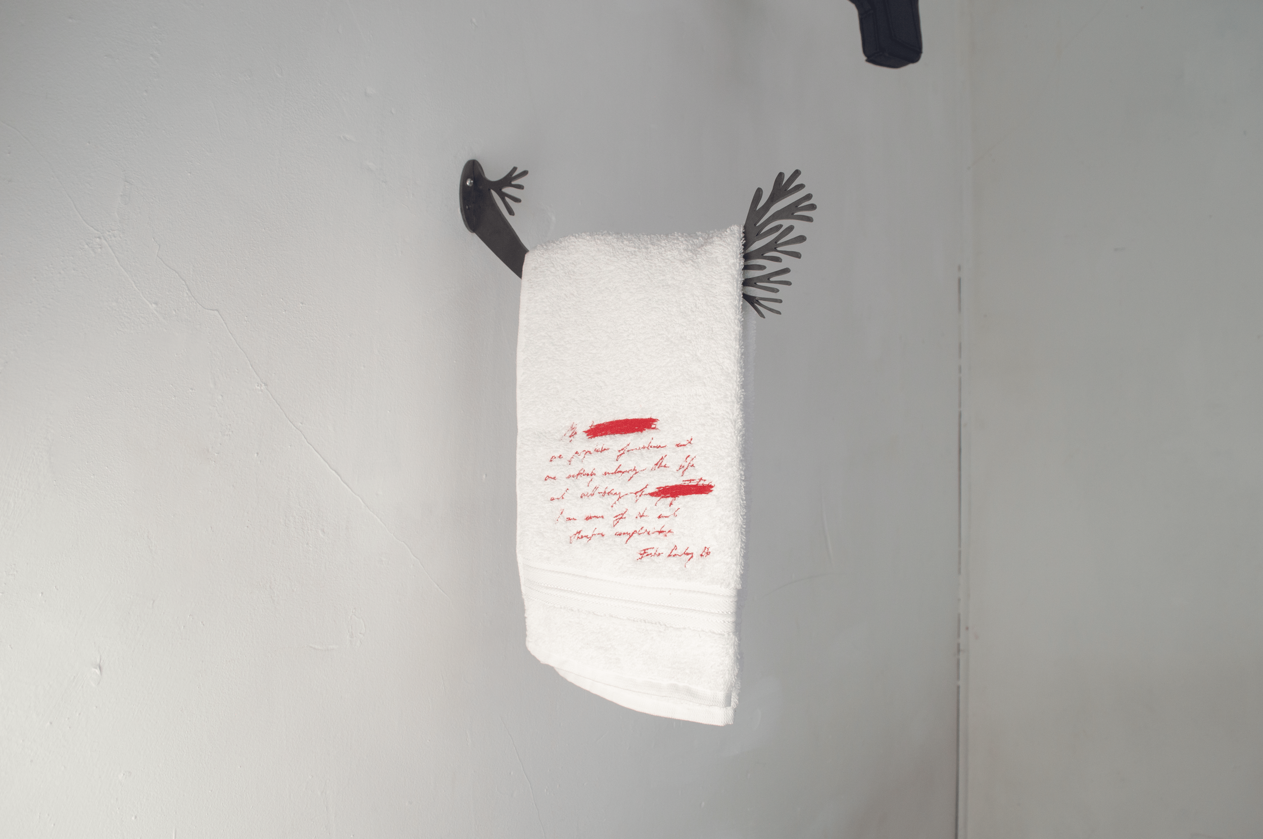 Severin Hallauer, Repeat, 2026. Steel, engraved glass, and ceramic sculpture reflecting on fatherhood, inherited violence, memory, and emotional transmission.