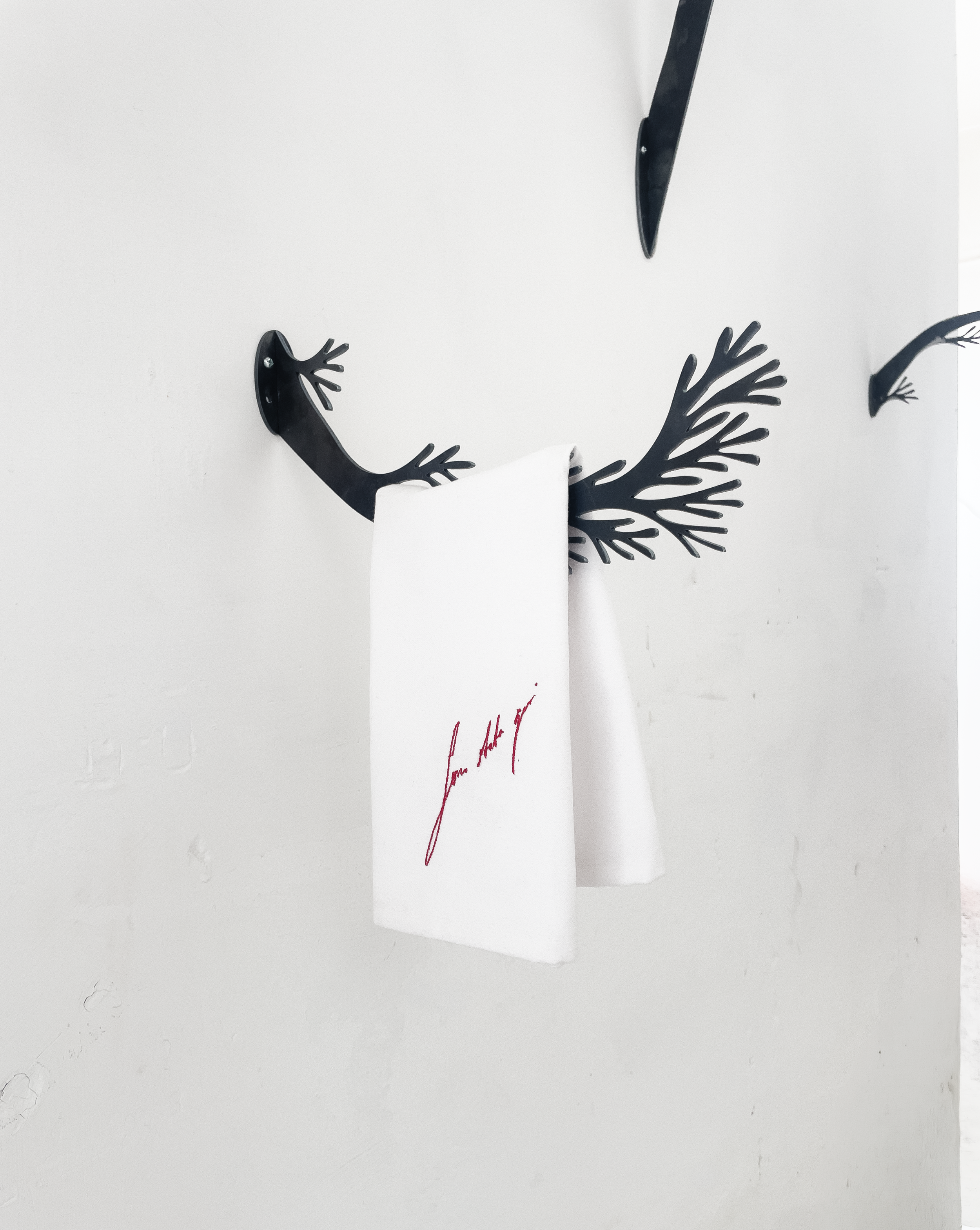 textures in the art studio - Artist Severin Hallauer 2026 - lamina negra 3