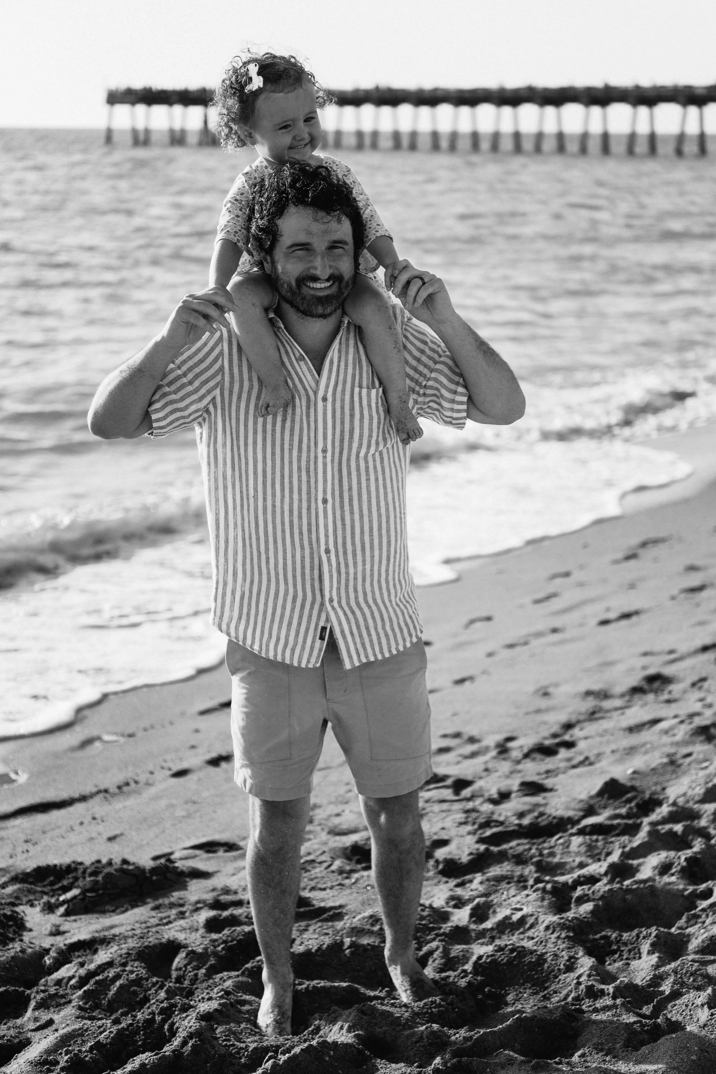 father-daughter-beach-photos-venice-florida-shoulders-black-and-white.jpg