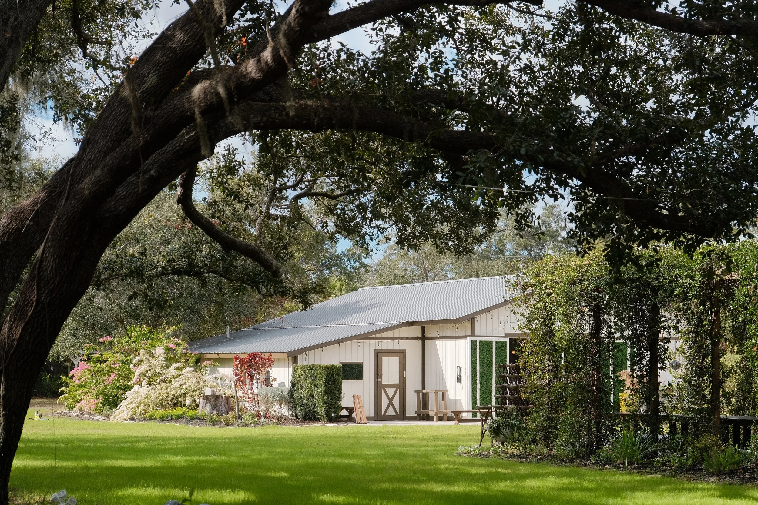 Top Wedding Venues in Venice, Florida: Local Picks from a Photographer and Videographer