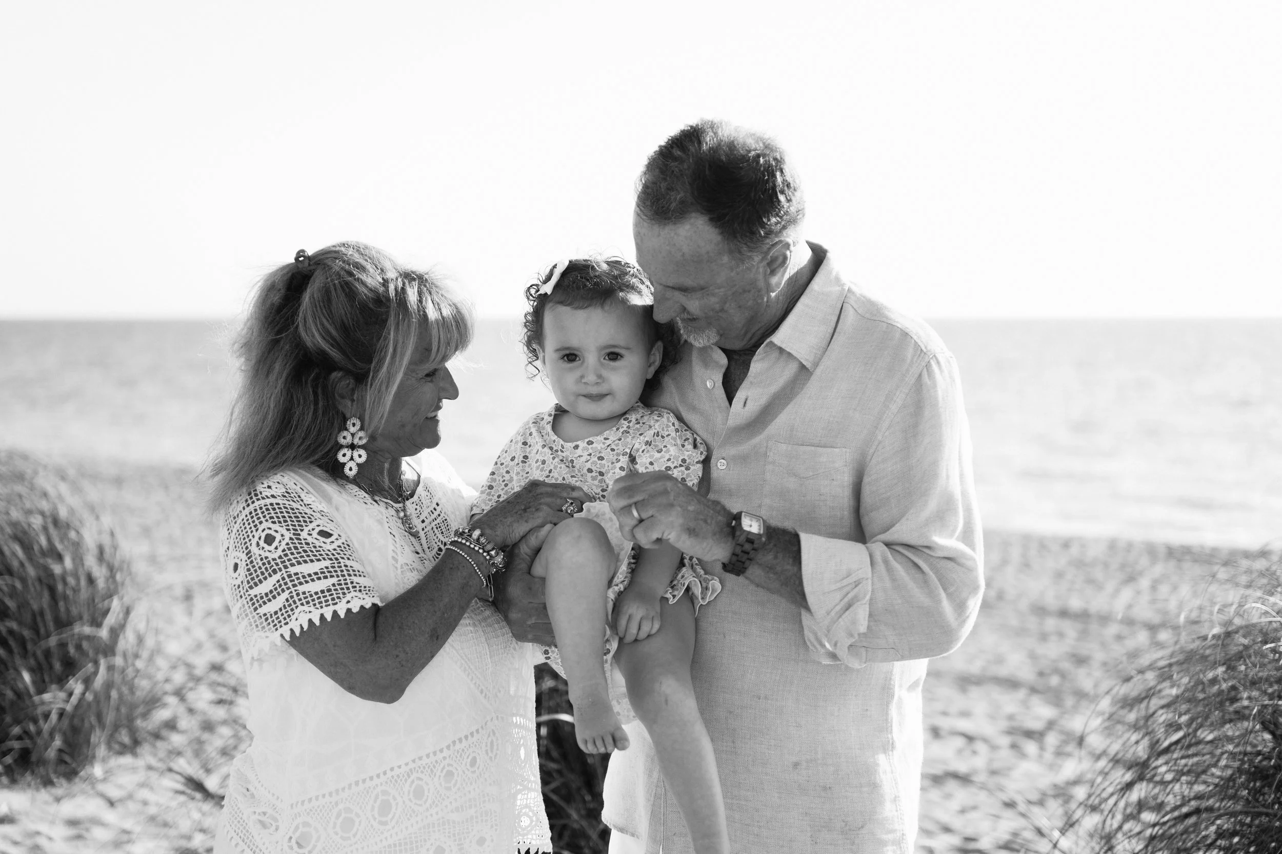 family-beach-photoshoot-venice-florida-grandparents-black-and-white.jpg