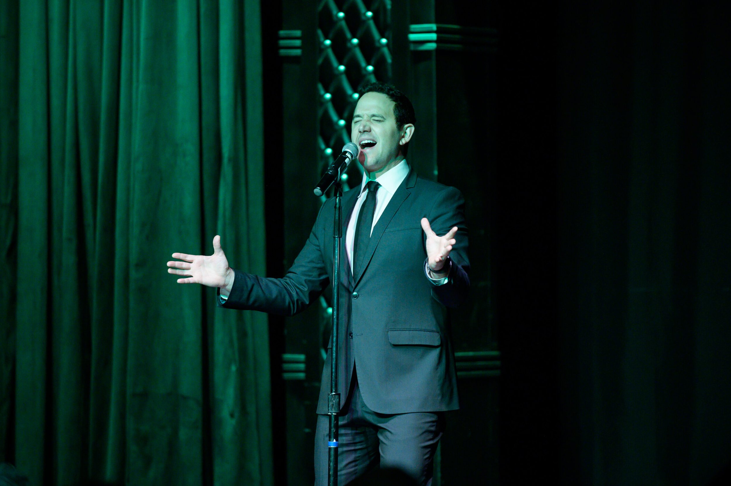 Santino Fontana