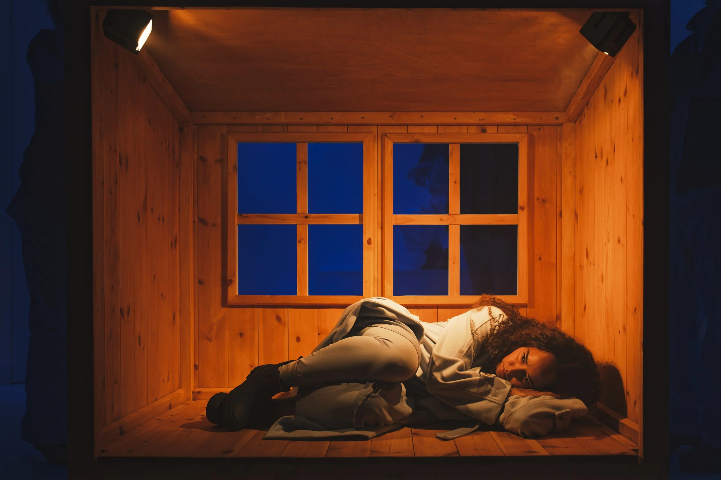 scenografi & kostumedesign - "Sort Sol - Fladt Land" - Teatret Møllen 2024 (foto: Rumle Skafte)