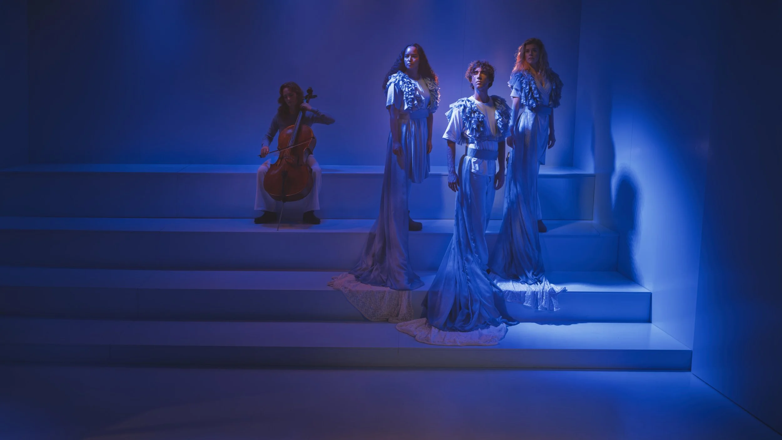 scenografi & kostumedesign - "Sort Sol - Fladt Land" - Teatret Møllen 2024 (foto: Rumle Skafte)