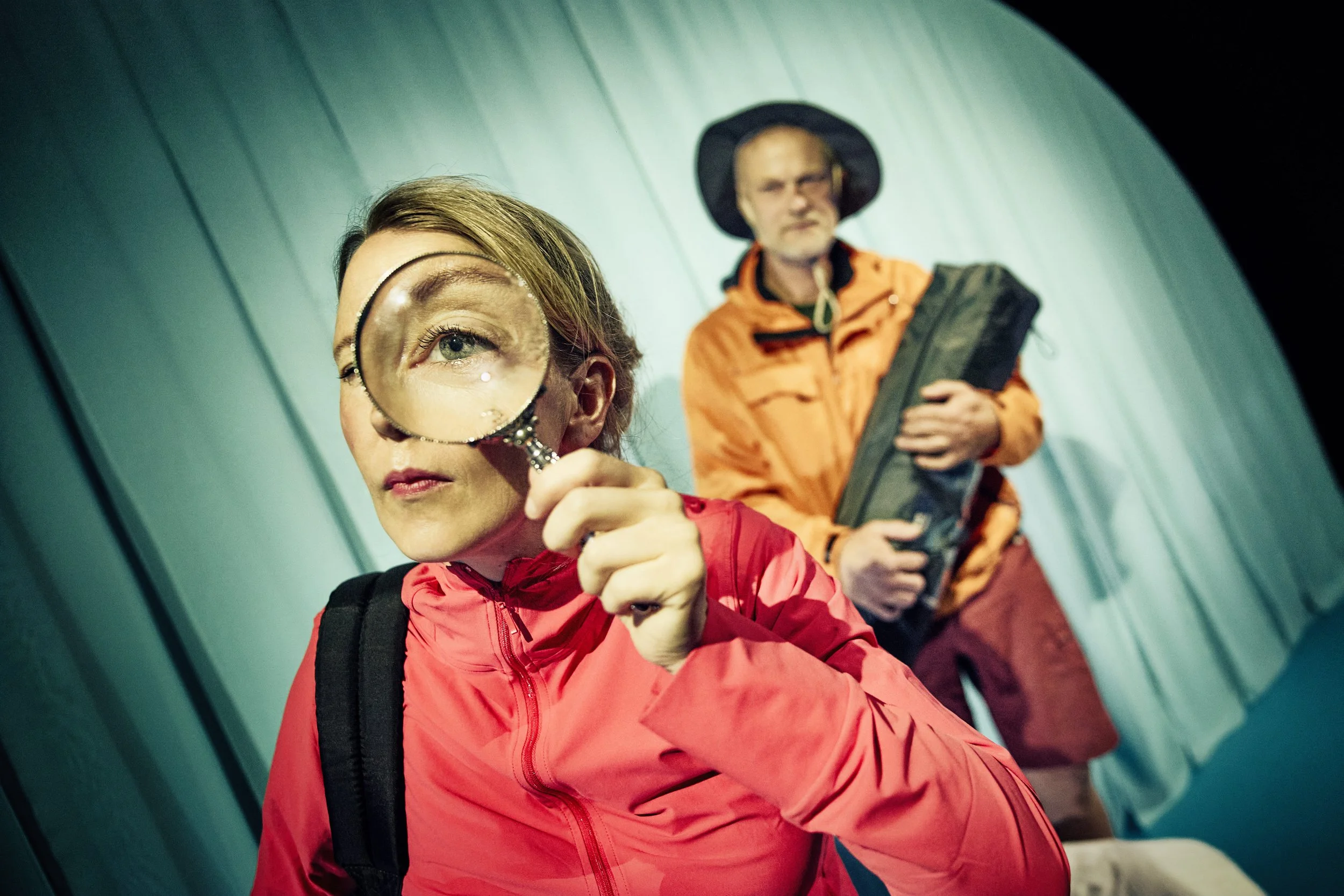 scenografi & kostumedesign - "Mollys Mikrokosmos" - Teater ZeBU & Nørregaards Teater 2026 (foto: Emilia Therese)