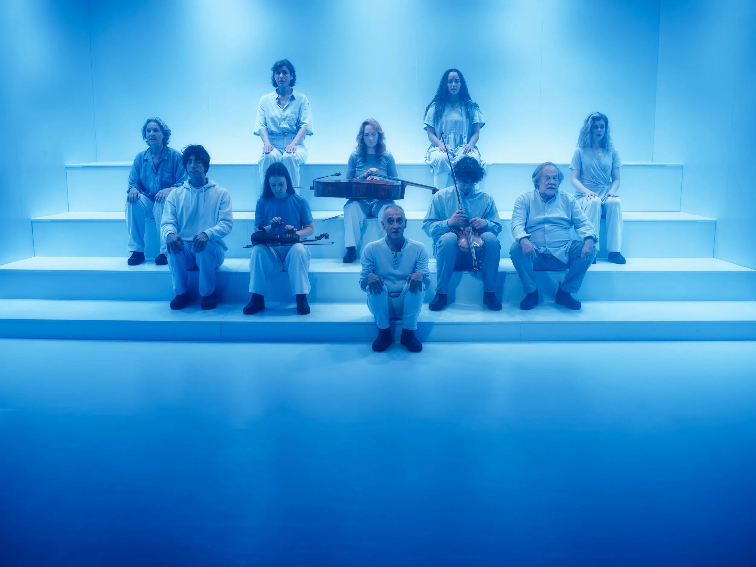 scenografi & kostumedesign - "Sort Sol - Fladt Land" - Teatret Møllen 2024 (foto: Rumle Skafte)