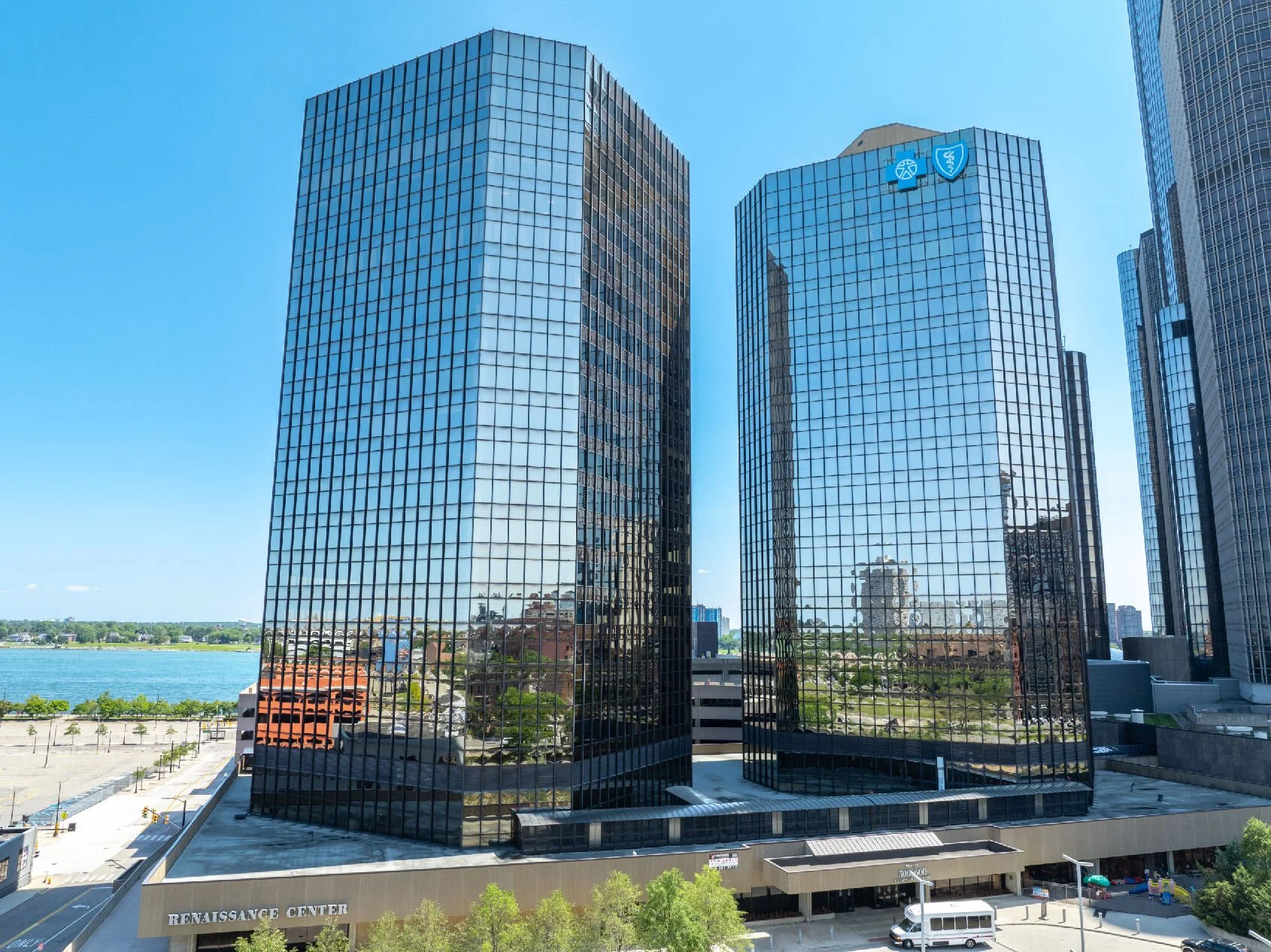 500 & 600 River East