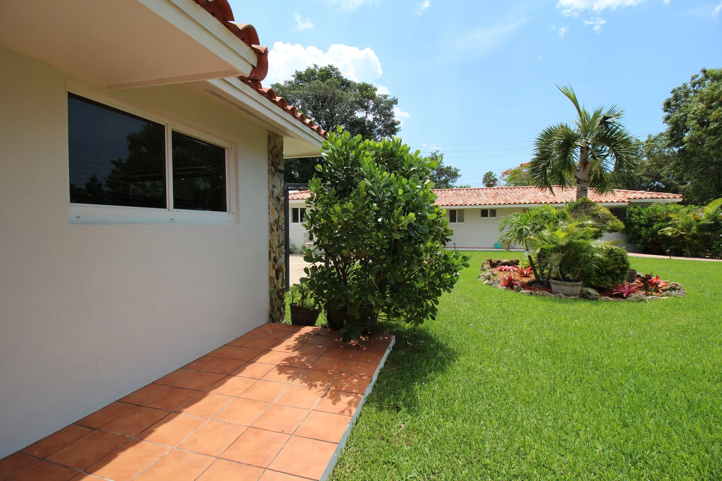 West Building (Units 5709 + 5711)