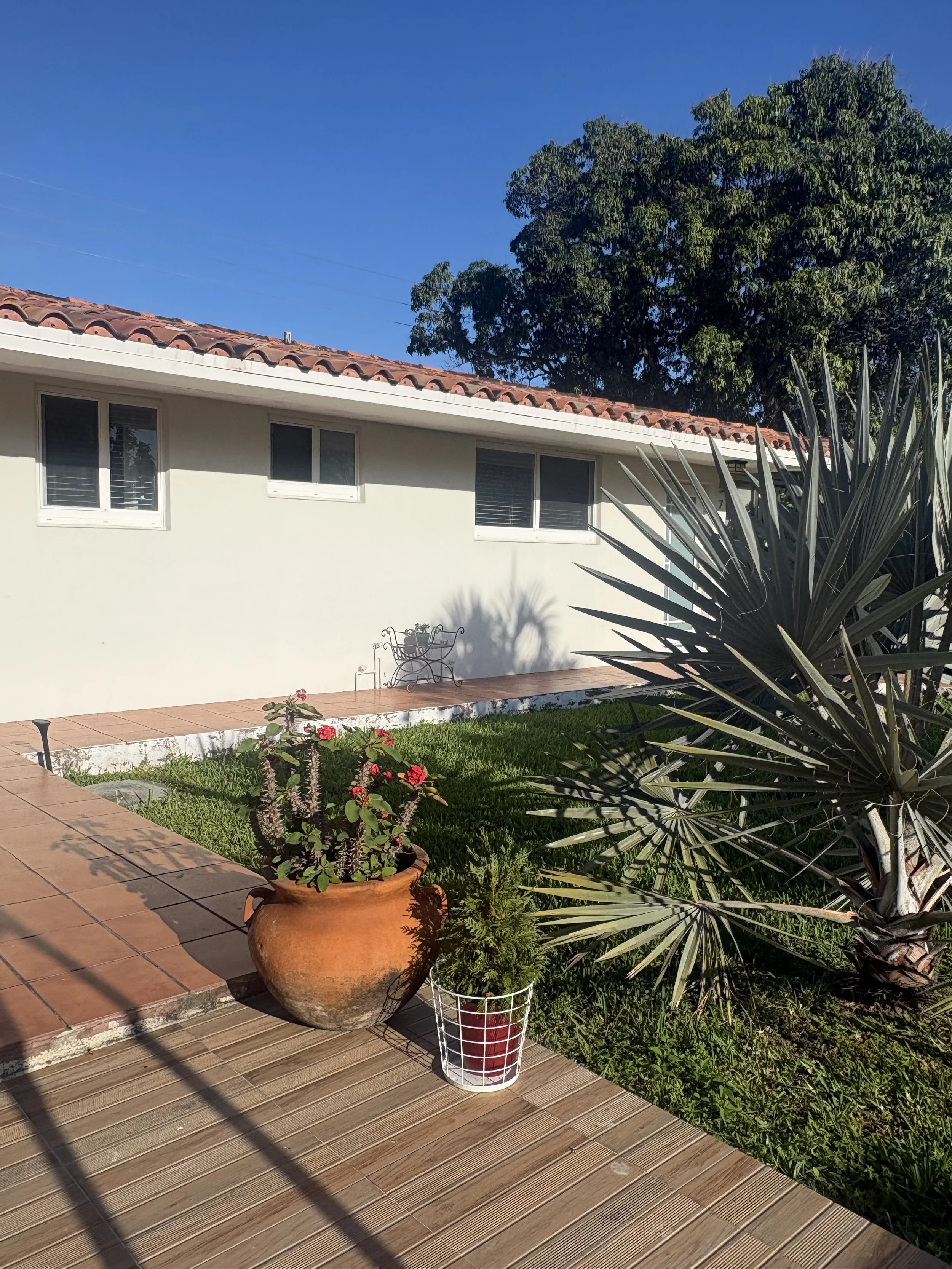 East Building (Units 5701 + 5703)