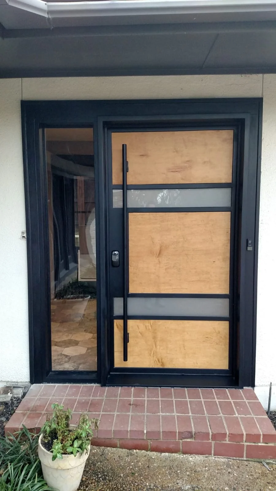 Modern Single with Sidelight