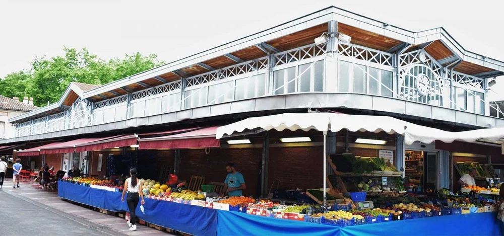 decor_tournage_halles_marche_saint_cyprien.jpg