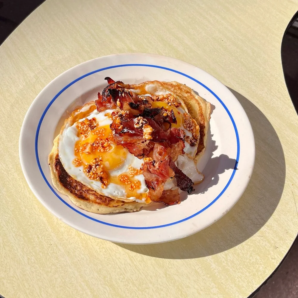 turbomachine-cafe-brunch-pancakes-egg-bacon.jpg