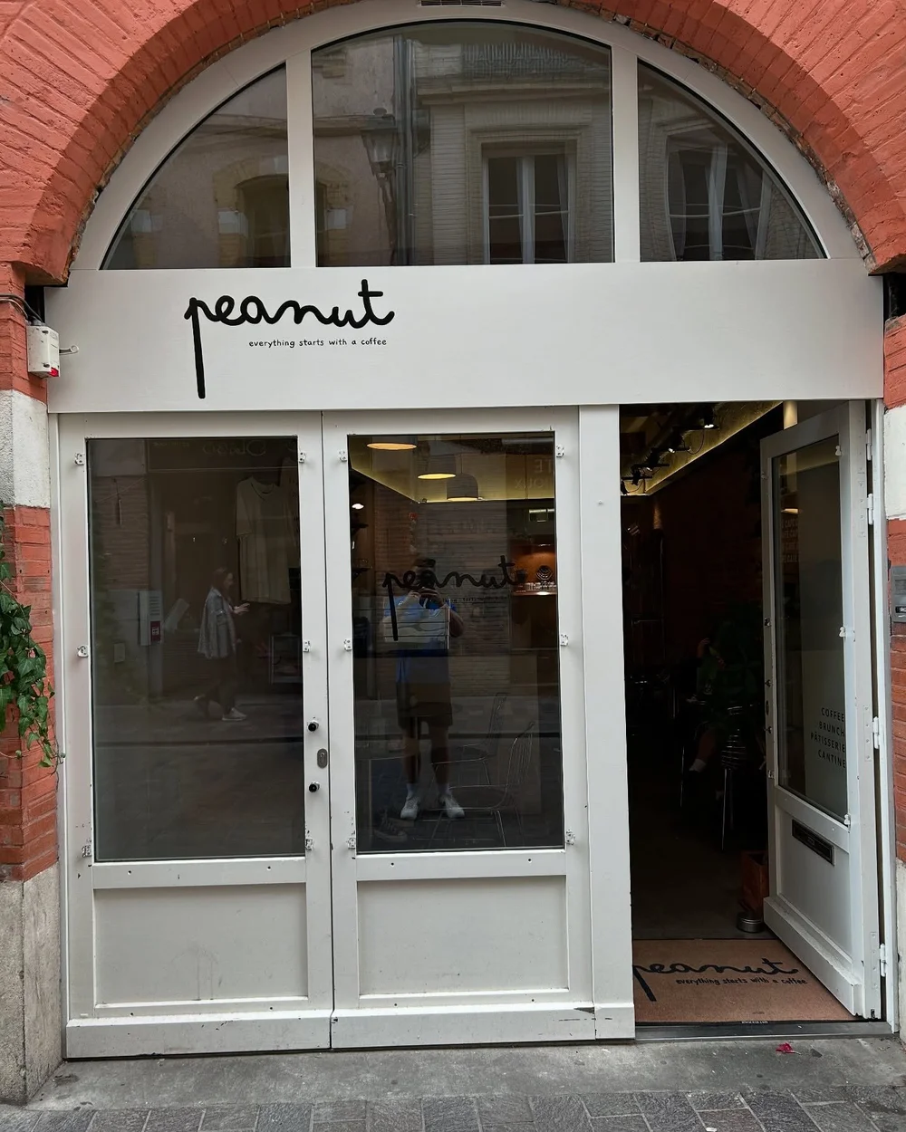 Peanut-coffee-shop-exterior-toulouse.jpg