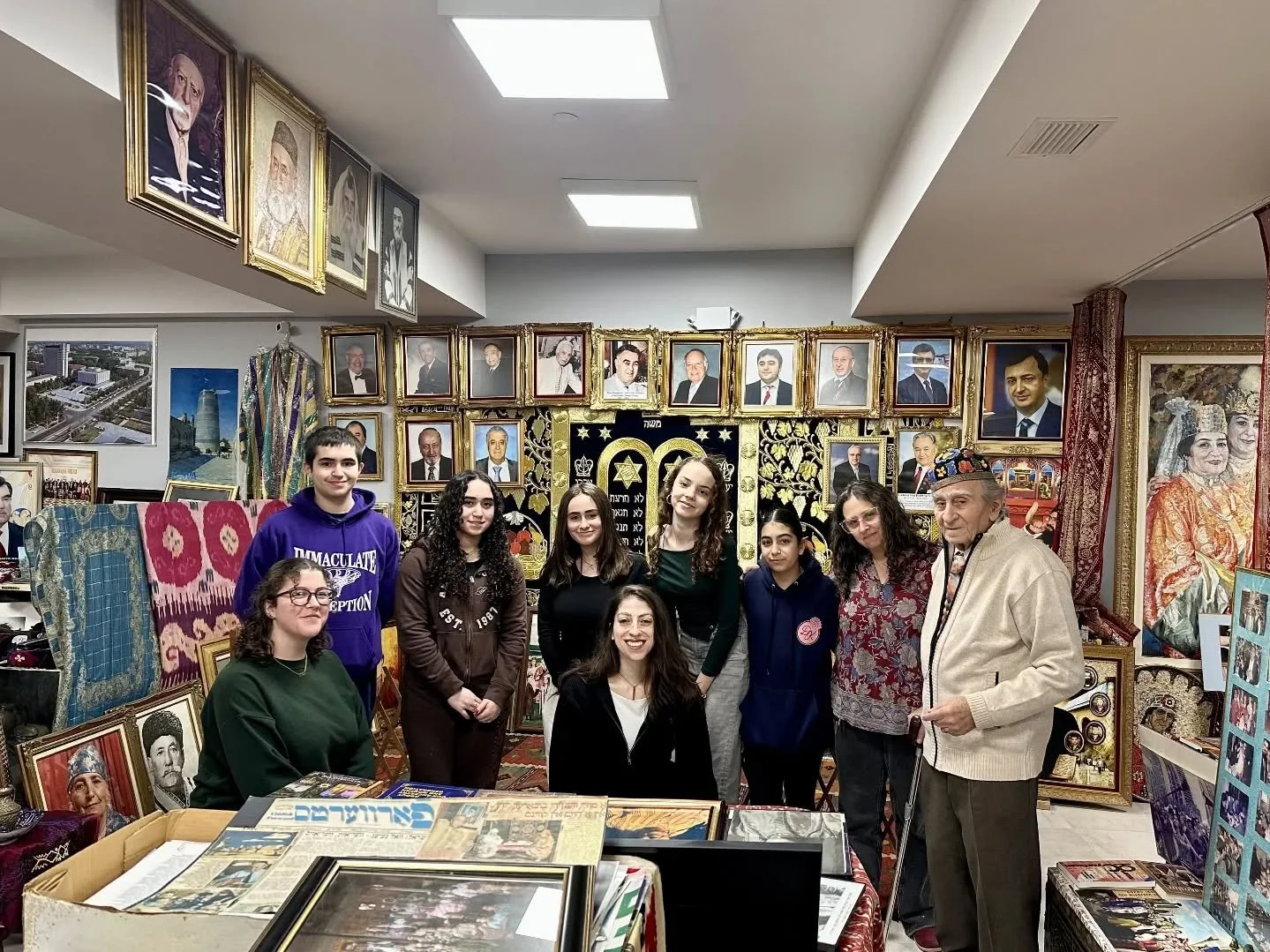 On Sunday, Nesher (our teen program) visited the @bukharian_museum right here in Queens! We've been on a monthly learning journey to explore the depth of Jewish community and history through arts, culture, and food. 

With Bukharian Jews making up ov