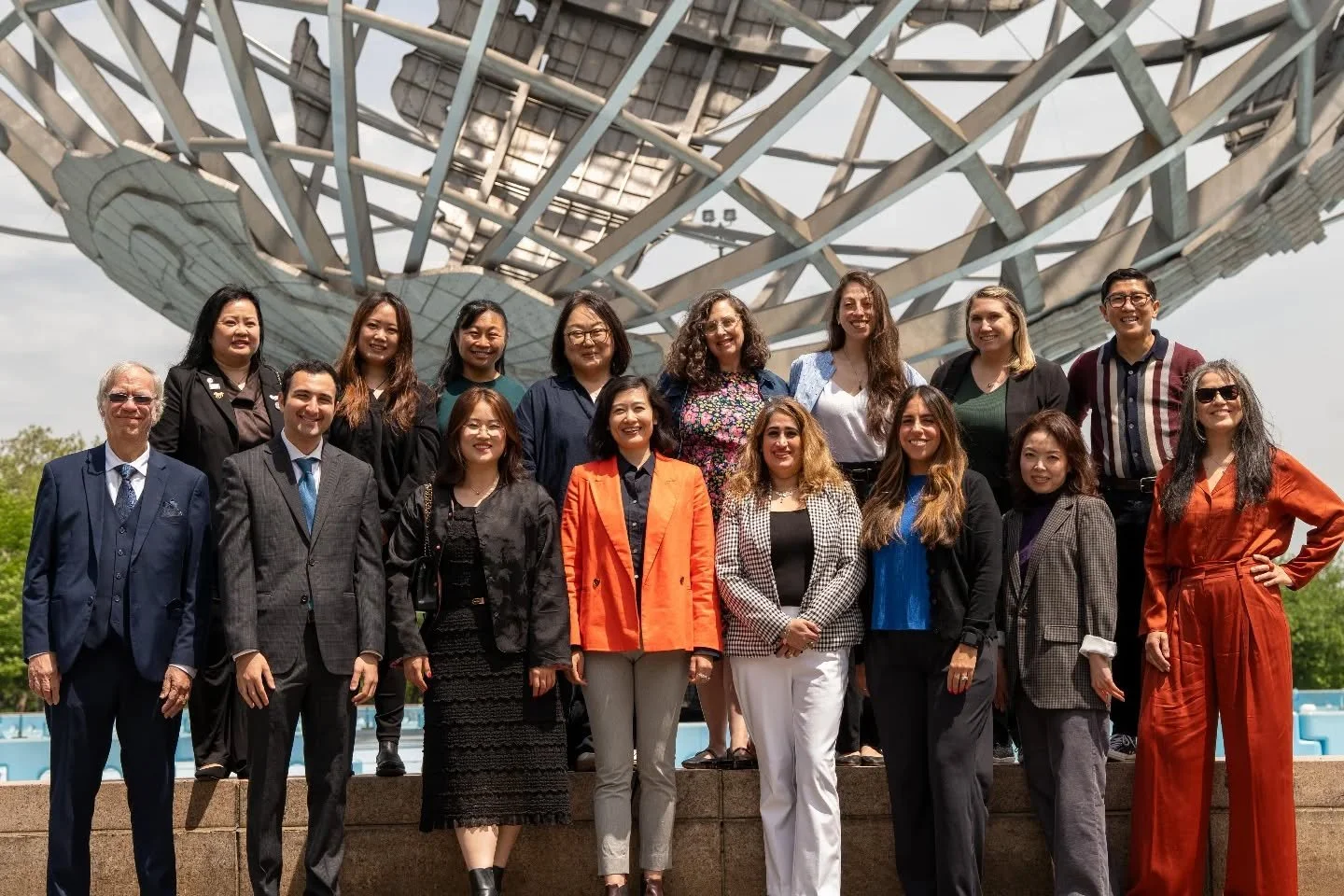 Recognize anyone? Last week, Stephanie and Ayelet graduated 🎓from the One Queens Fellowship Against Hate to support collaboration, learning, and combatting hate in Queens. Stay on the lookout for some cool new multicultural projects (all arts-based,