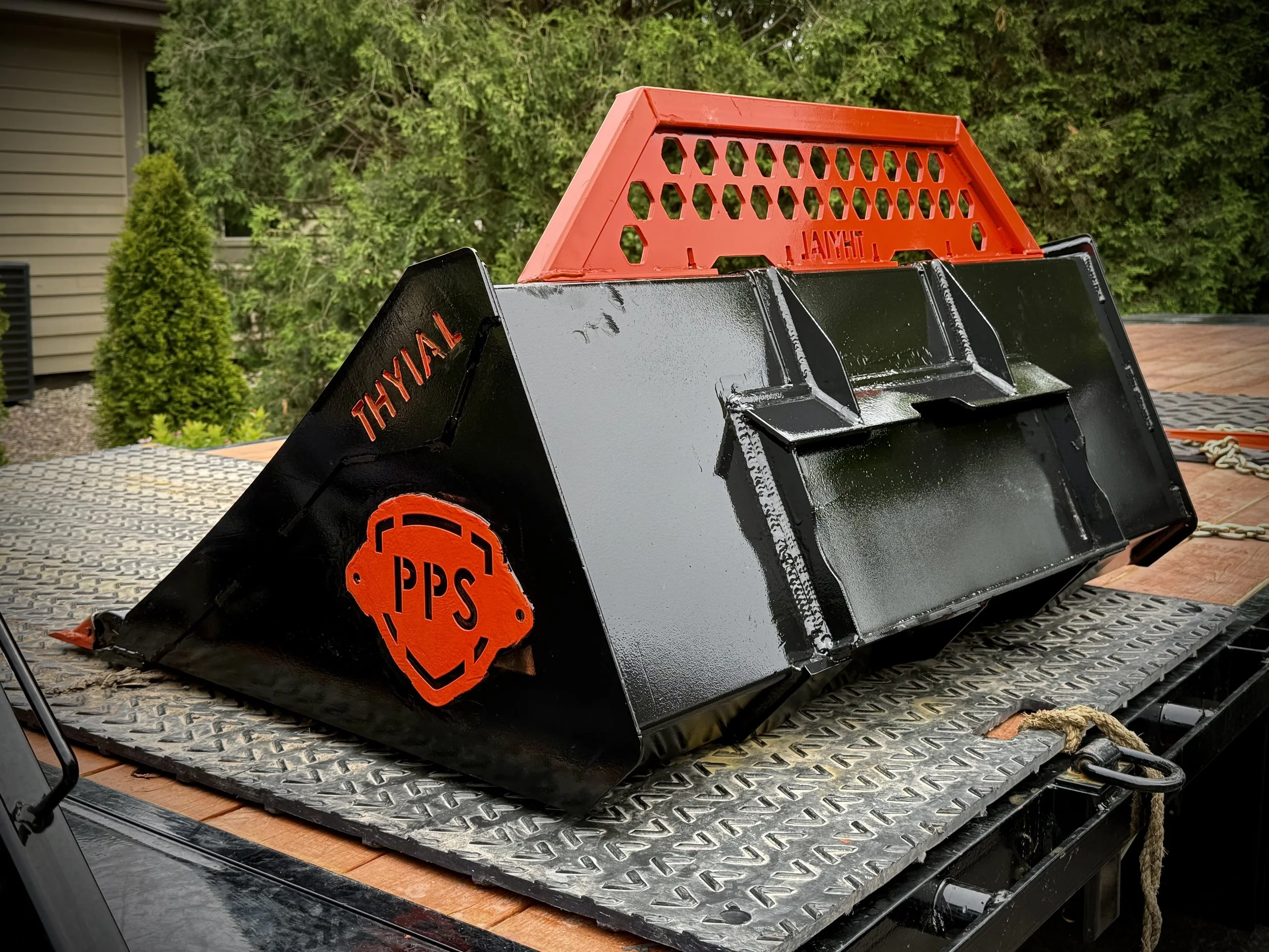 07_IMG_20260609_050853_black_orange_spill_guard_and_teeth_closeup.jpg